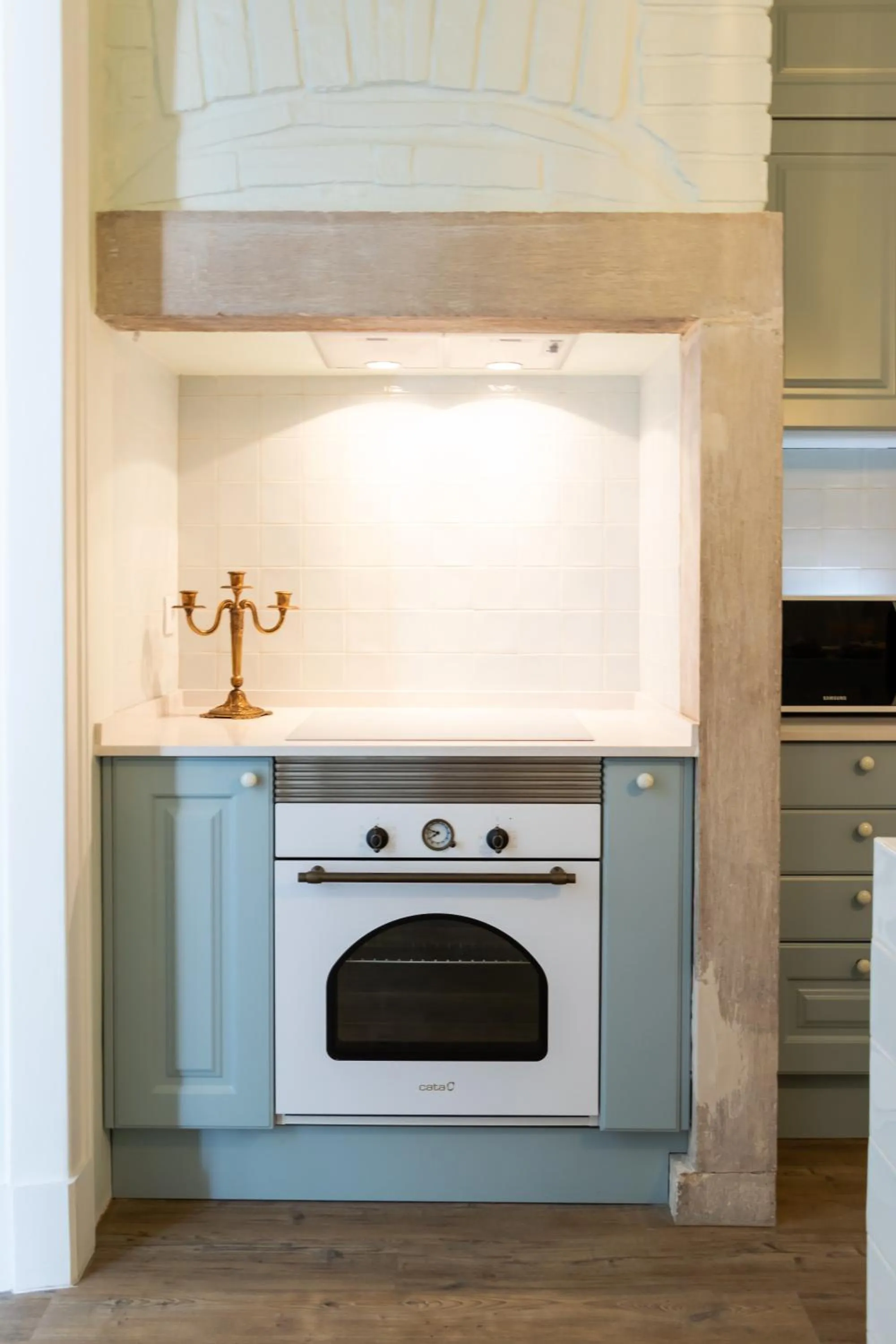 stove in 1898 Home & Suites