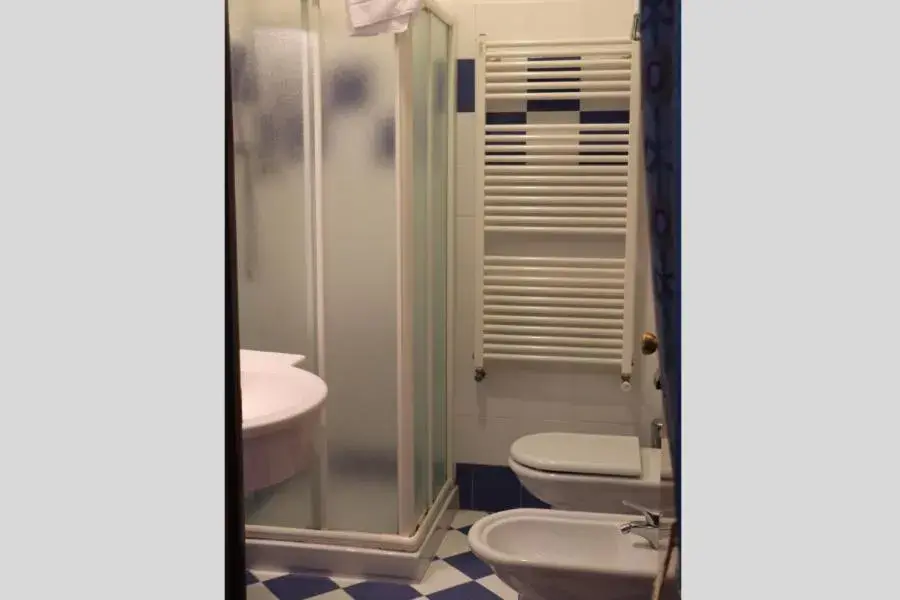 Small Double Room in Meditur Hotel Bologna Small Double Room in Meditur Hotel Bologna