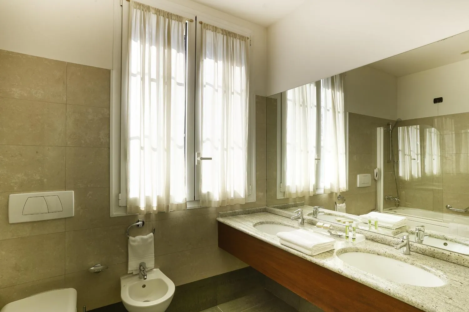 Bathroom in Meditur Hotel Bologna