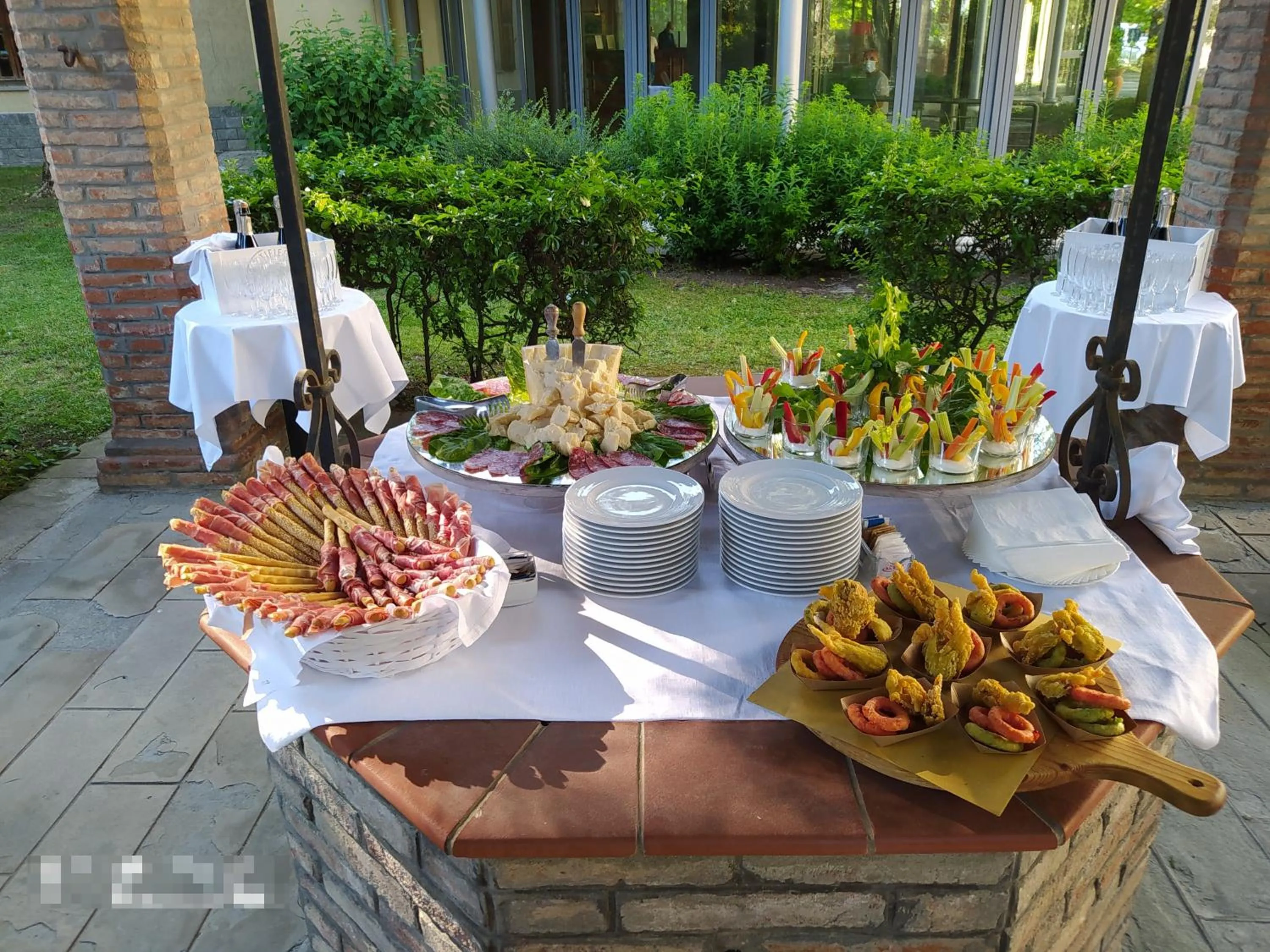 Restaurant/places to eat in Meditur Hotel Bologna