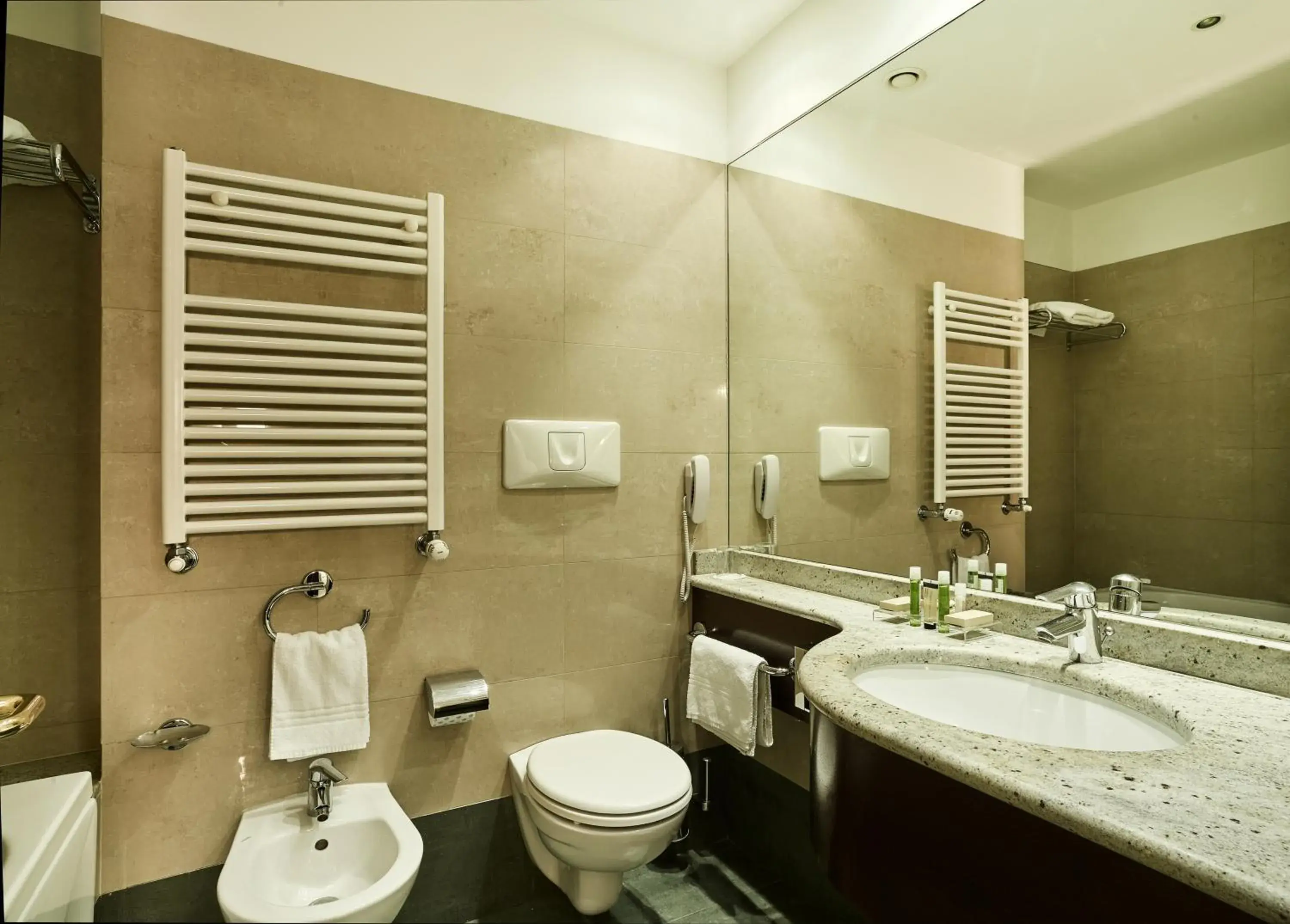 Comfort Double Room in Meditur Hotel Bologna Comfort Double Room in Meditur Hotel Bologna