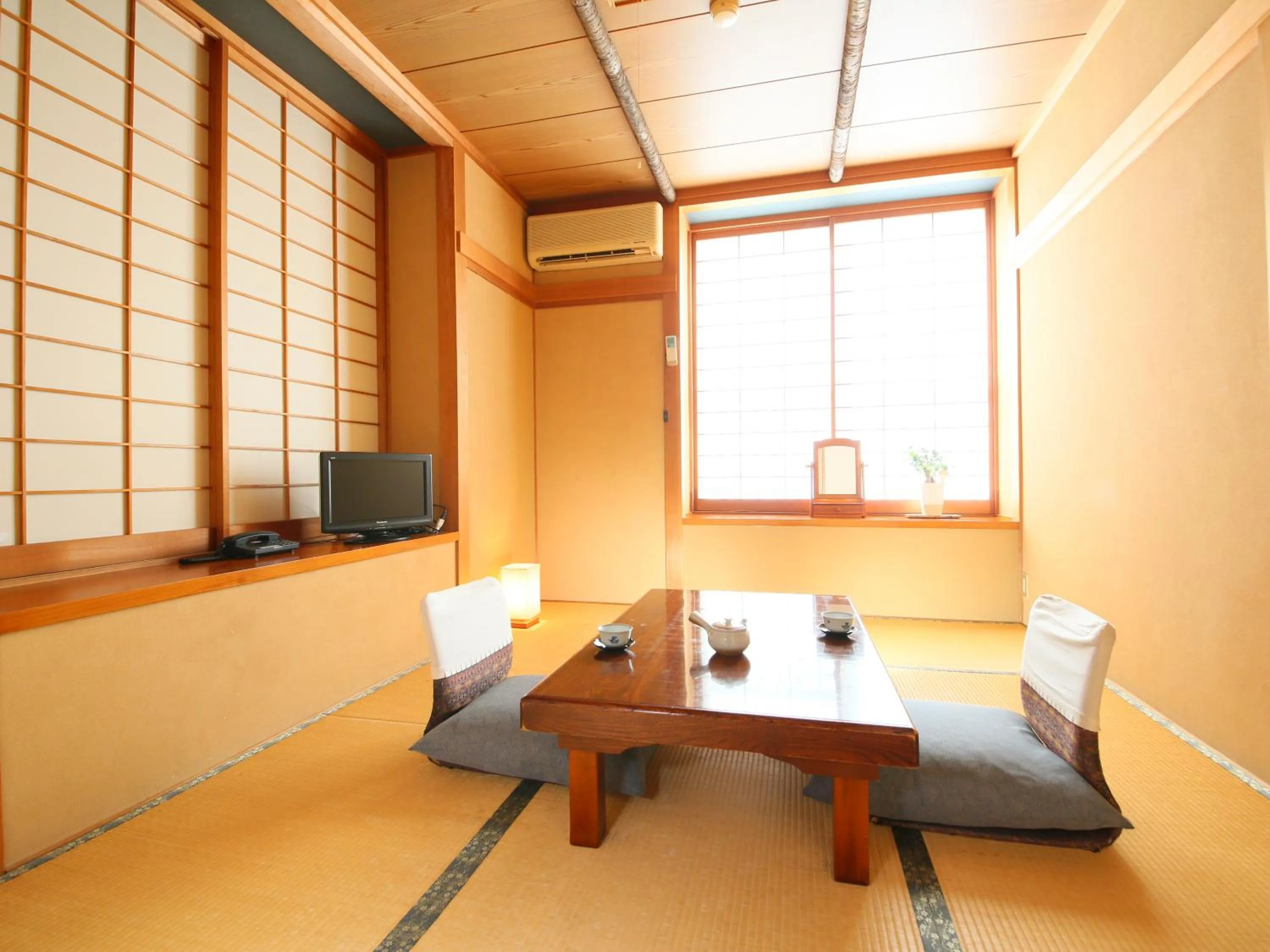 Photo of the whole room in Fukashiso