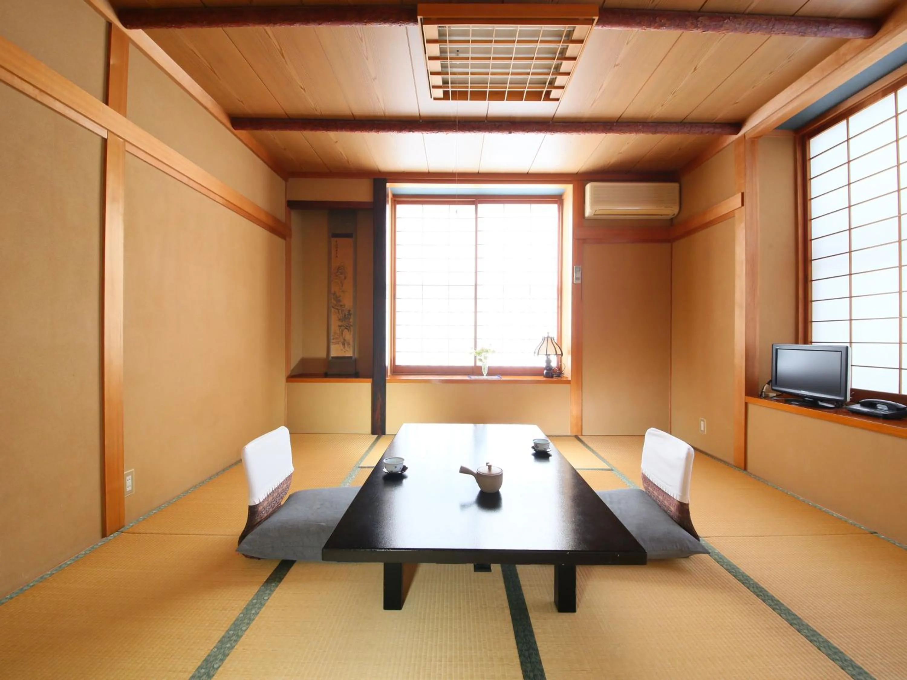 Photo of the whole room in Fukashiso