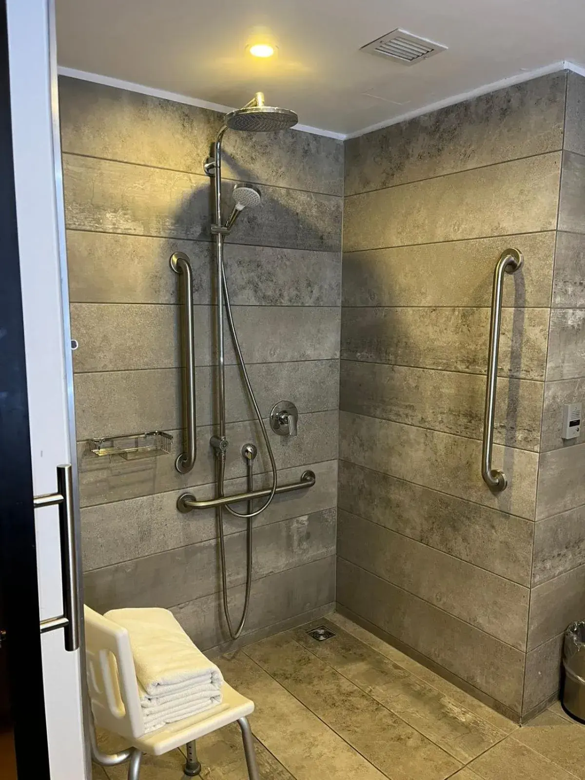 Standard Queen Room - Reduced mobility guests in Novotel Santiago Providencia Standard Queen Room - Reduced mobility guests in Novotel Santiago Providencia