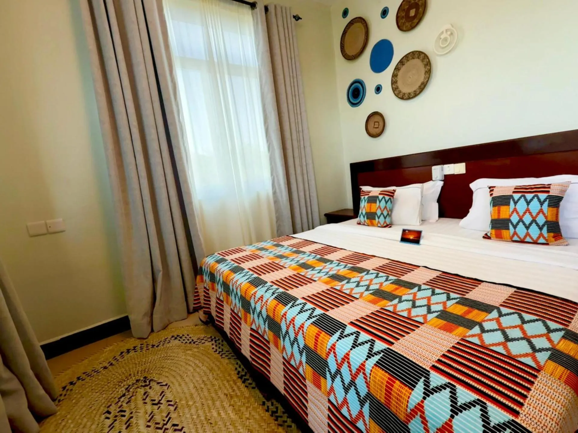 Bedroom, Bed in Sea Crest Hotel