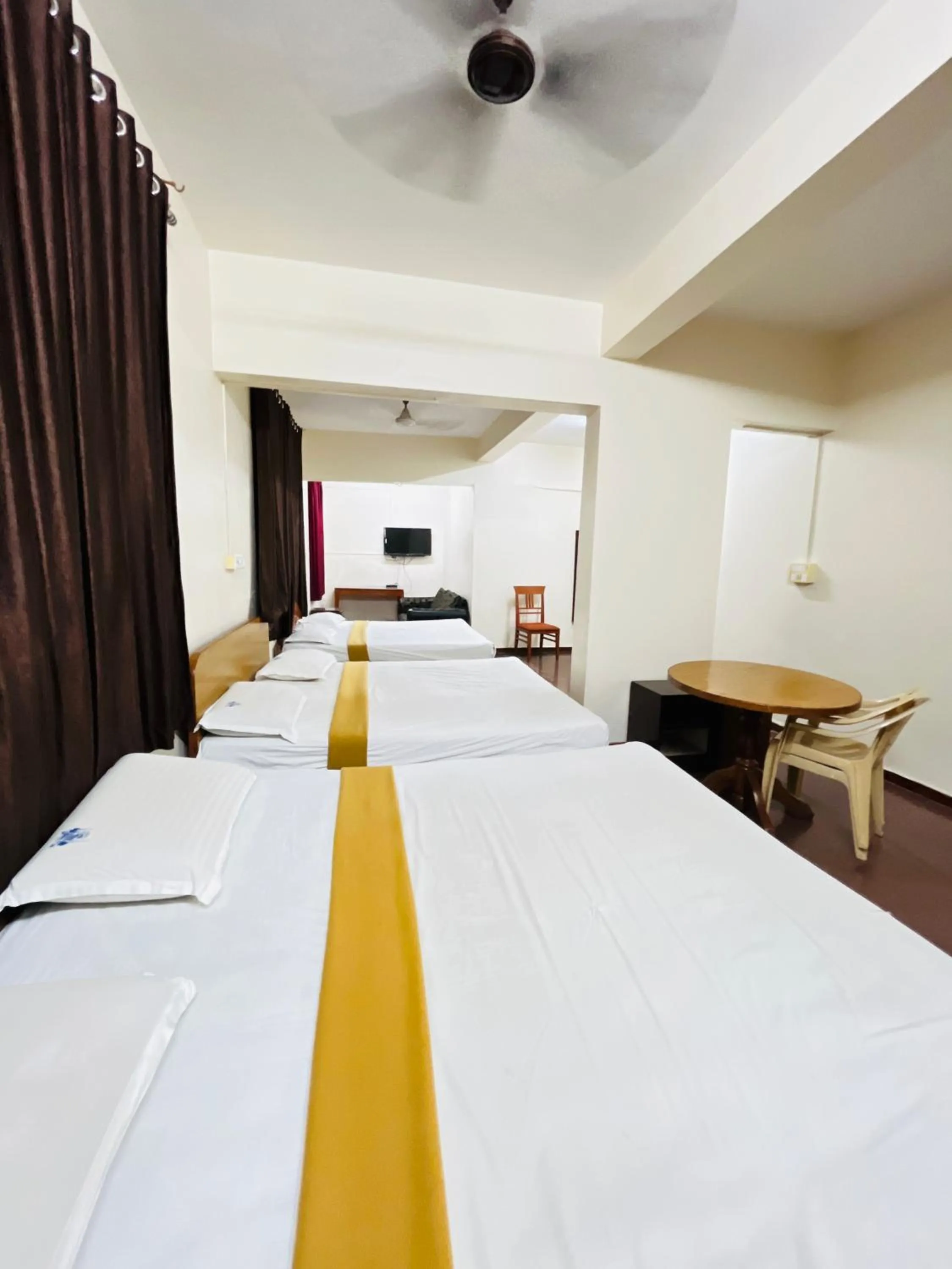 Bed in Hotel Chetan International