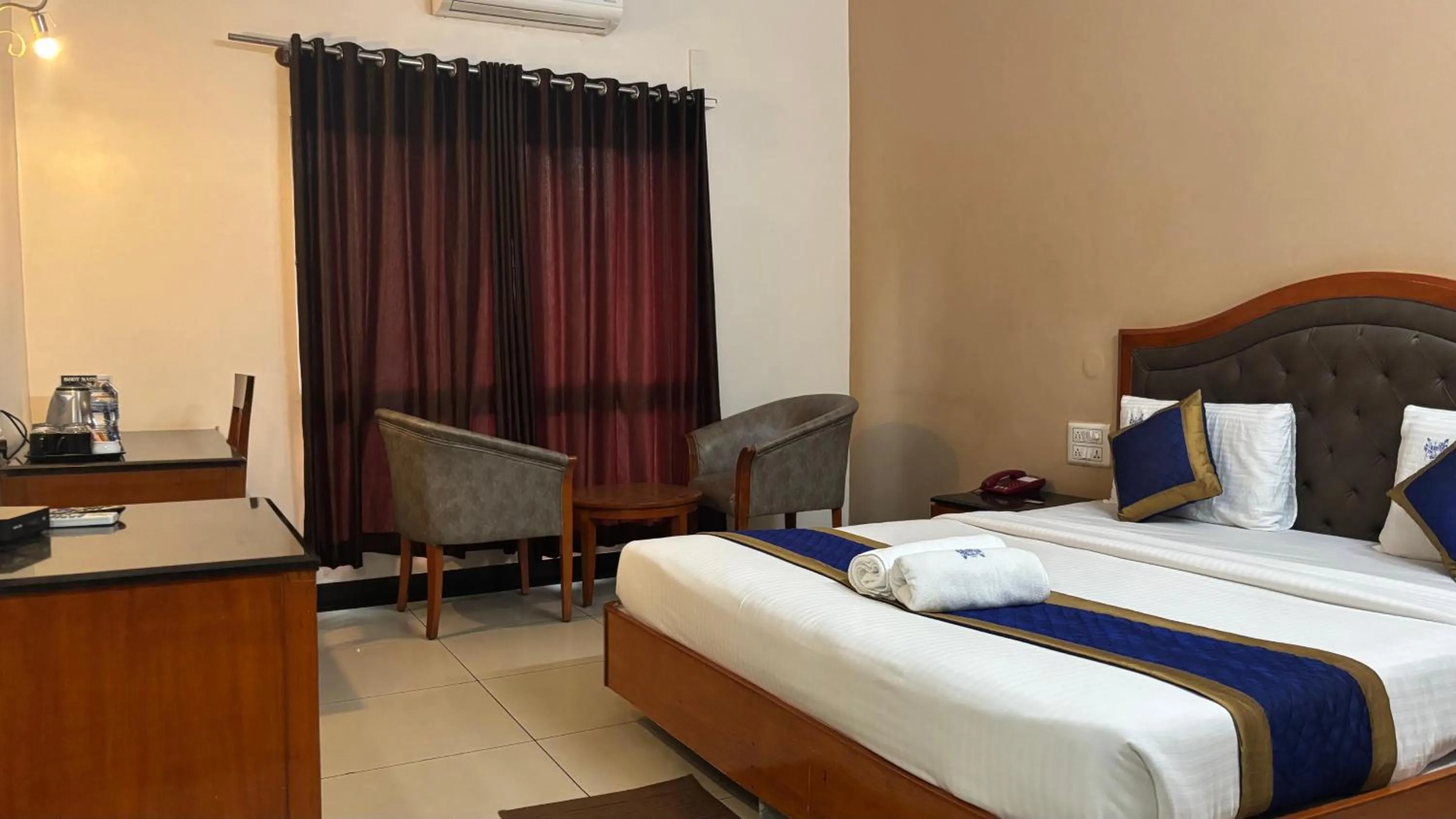 Bed in Hotel Chetan International