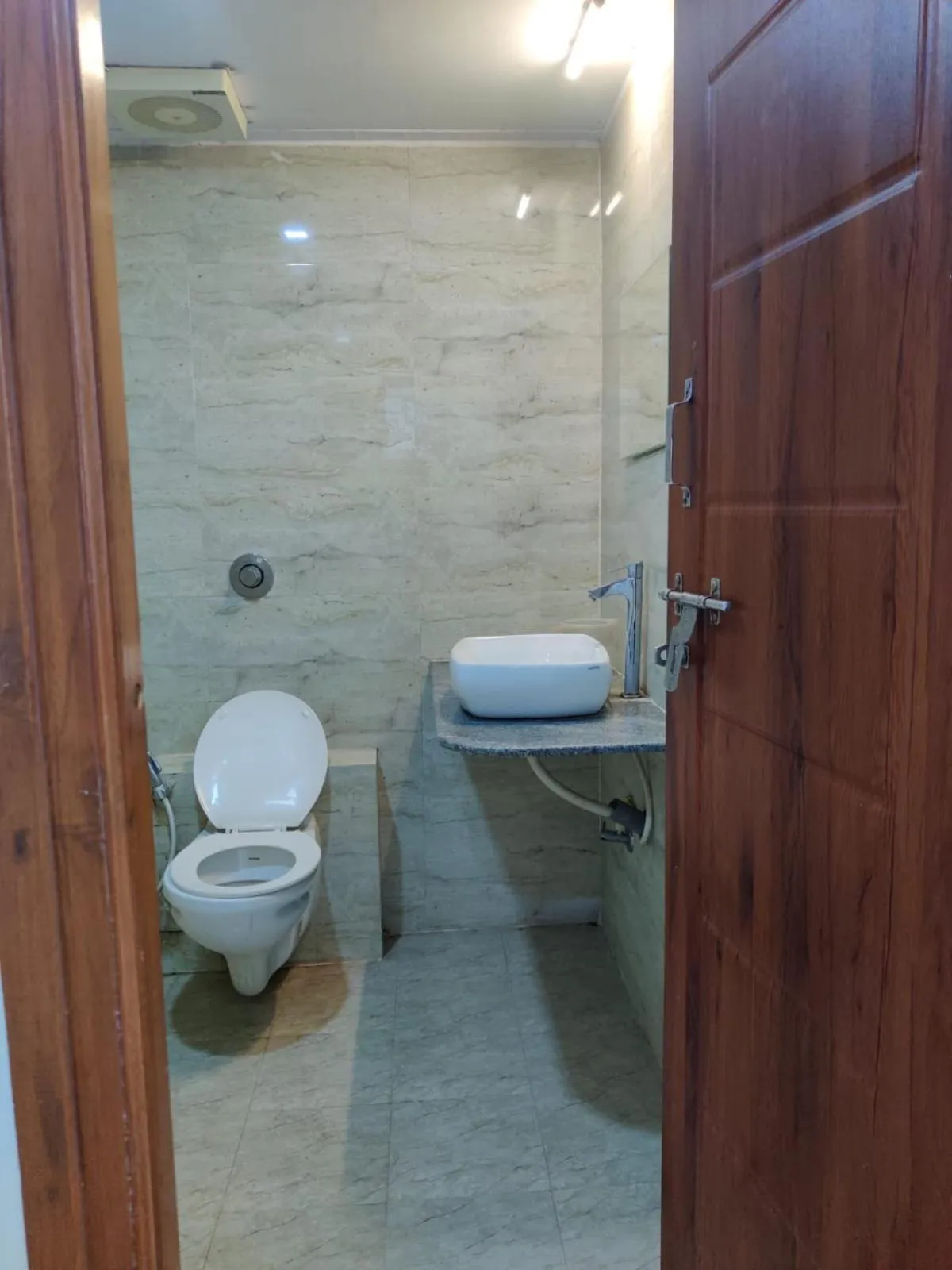 Bathroom in Hotel Chetan International