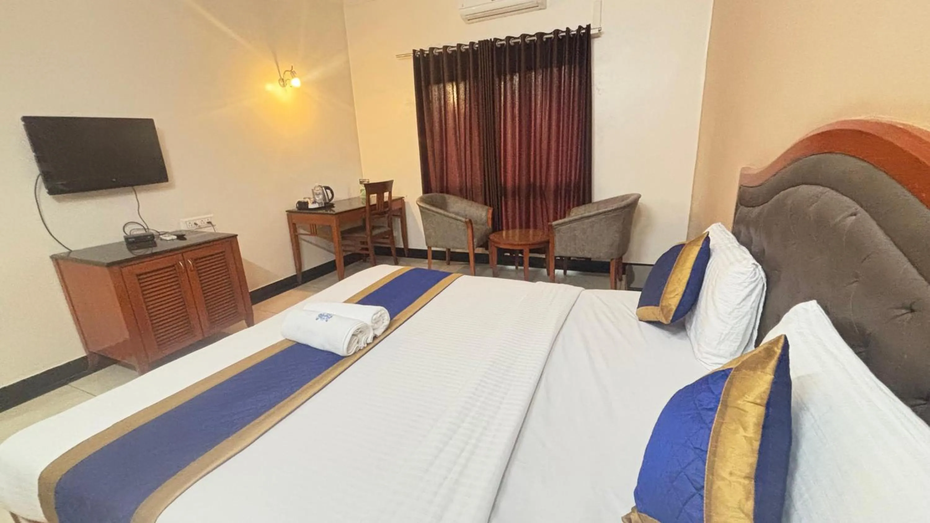 Bed in Hotel Chetan International