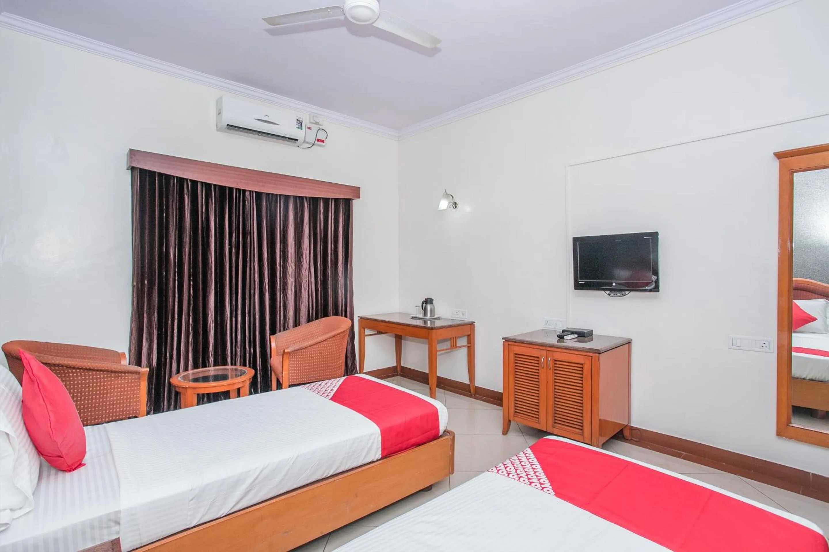 Bedroom, Bed in Hotel Chetan International