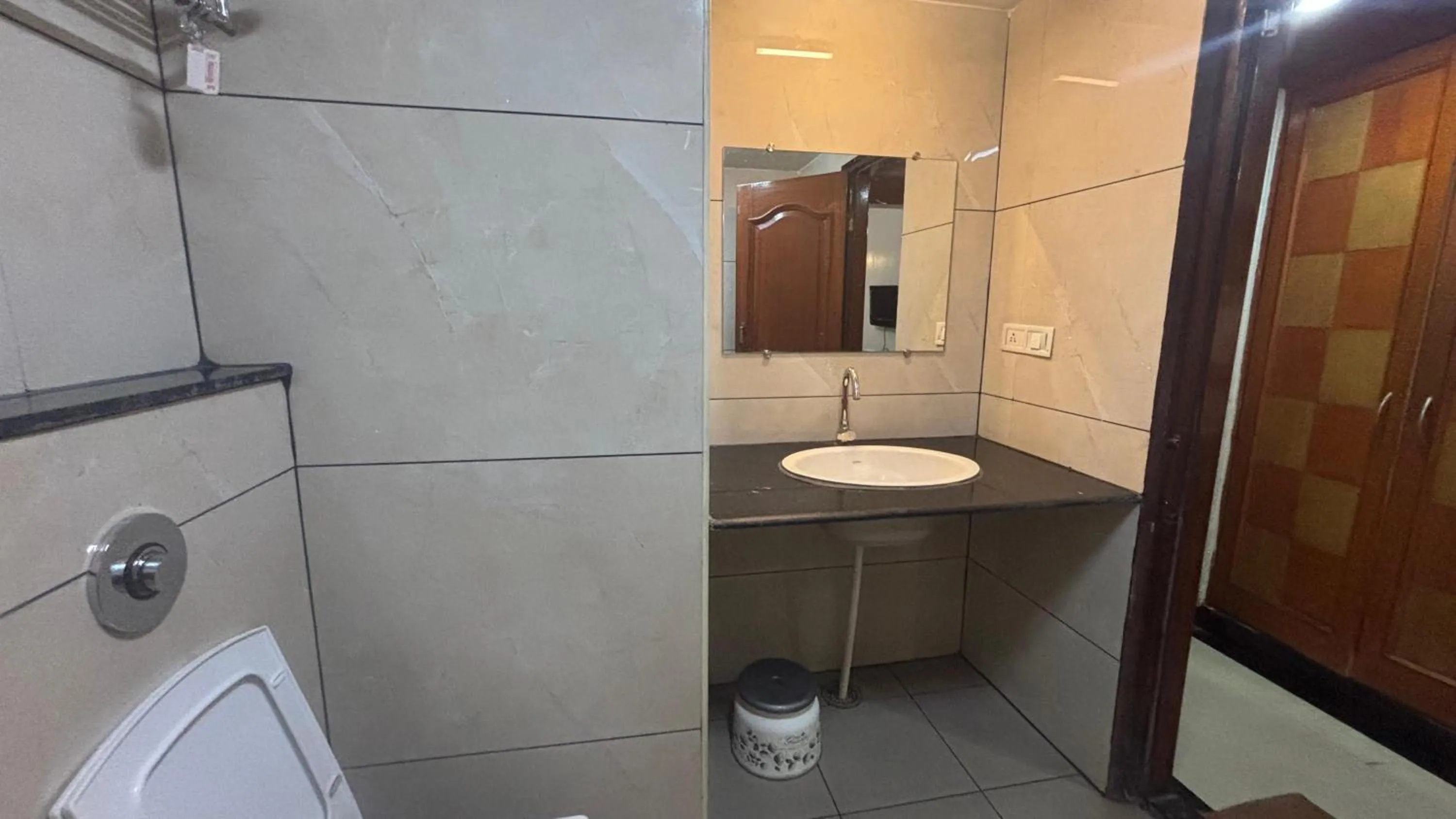 Shower in Hotel Chetan International