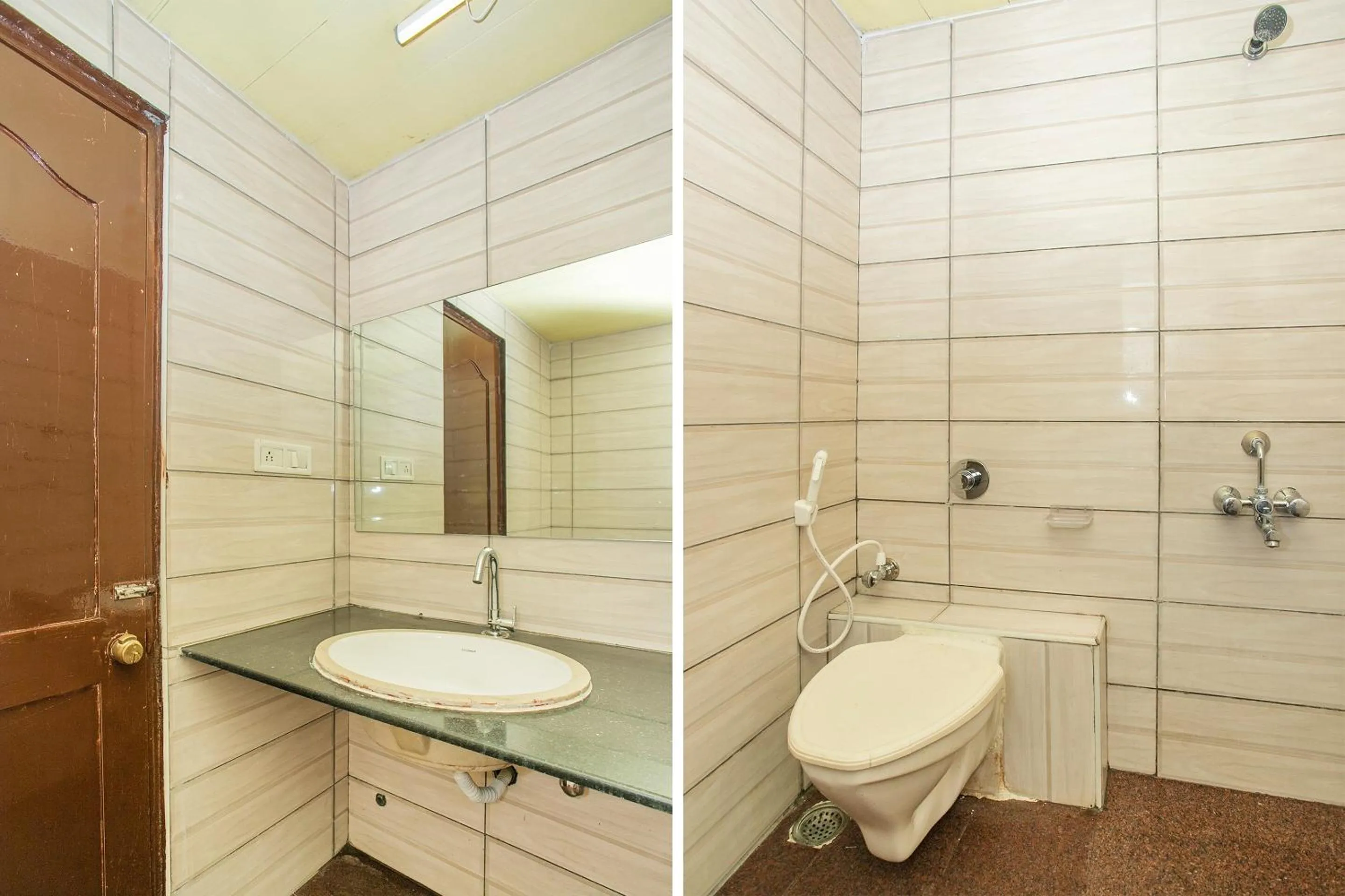 Bathroom in Hotel Chetan International