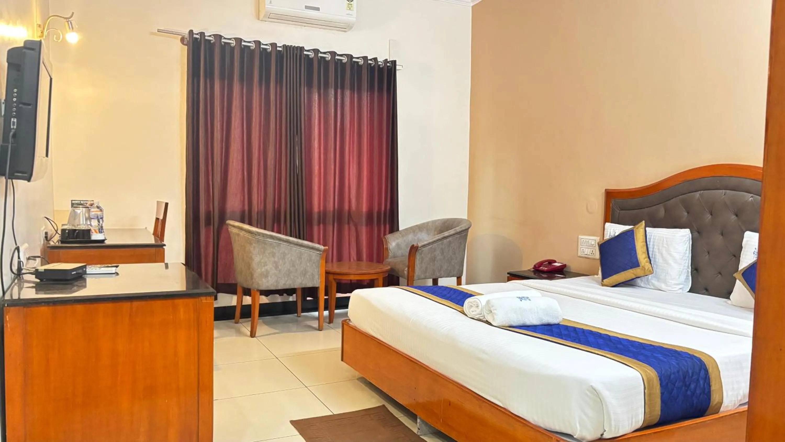 Bed in Hotel Chetan International