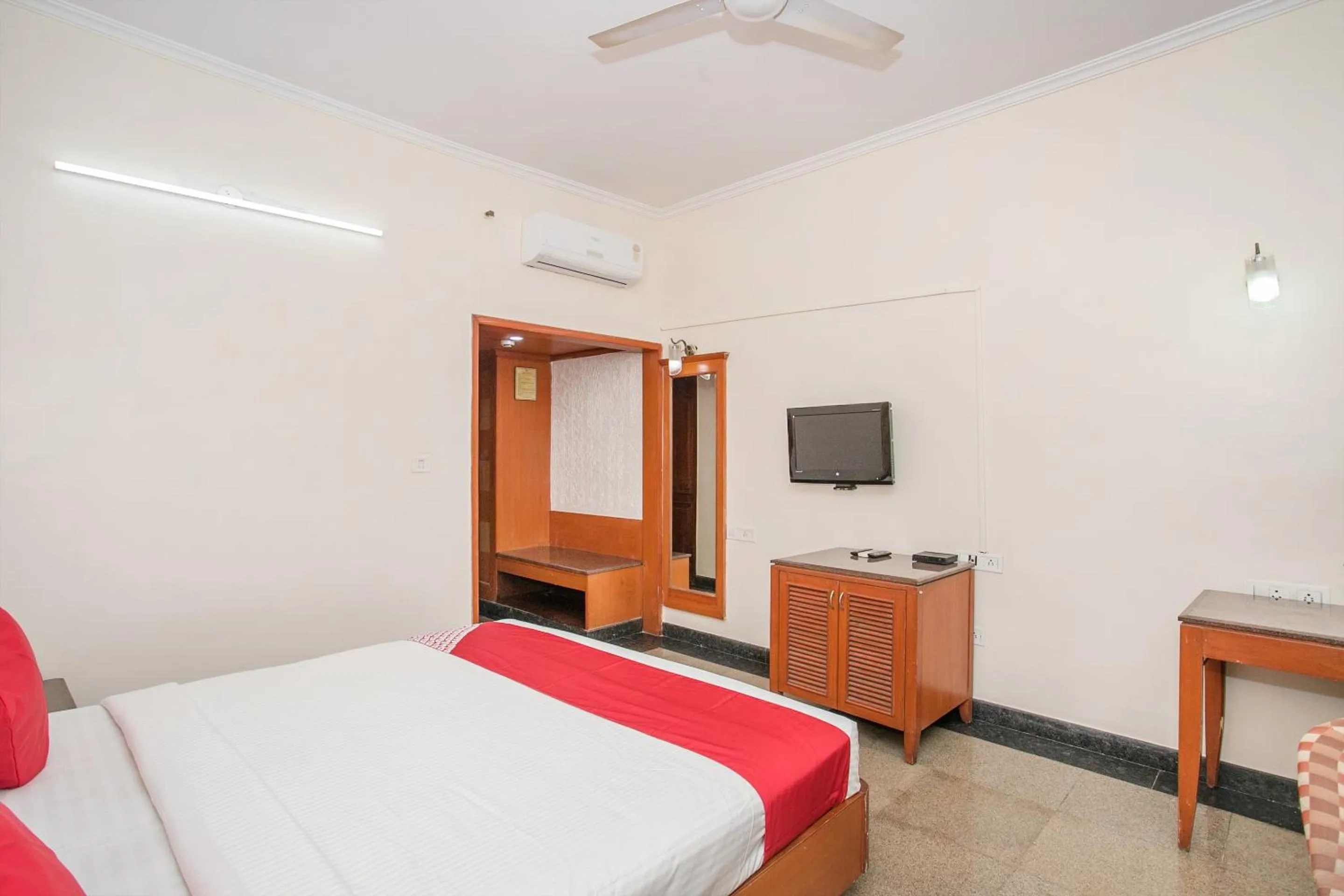 Bed in Hotel Chetan International