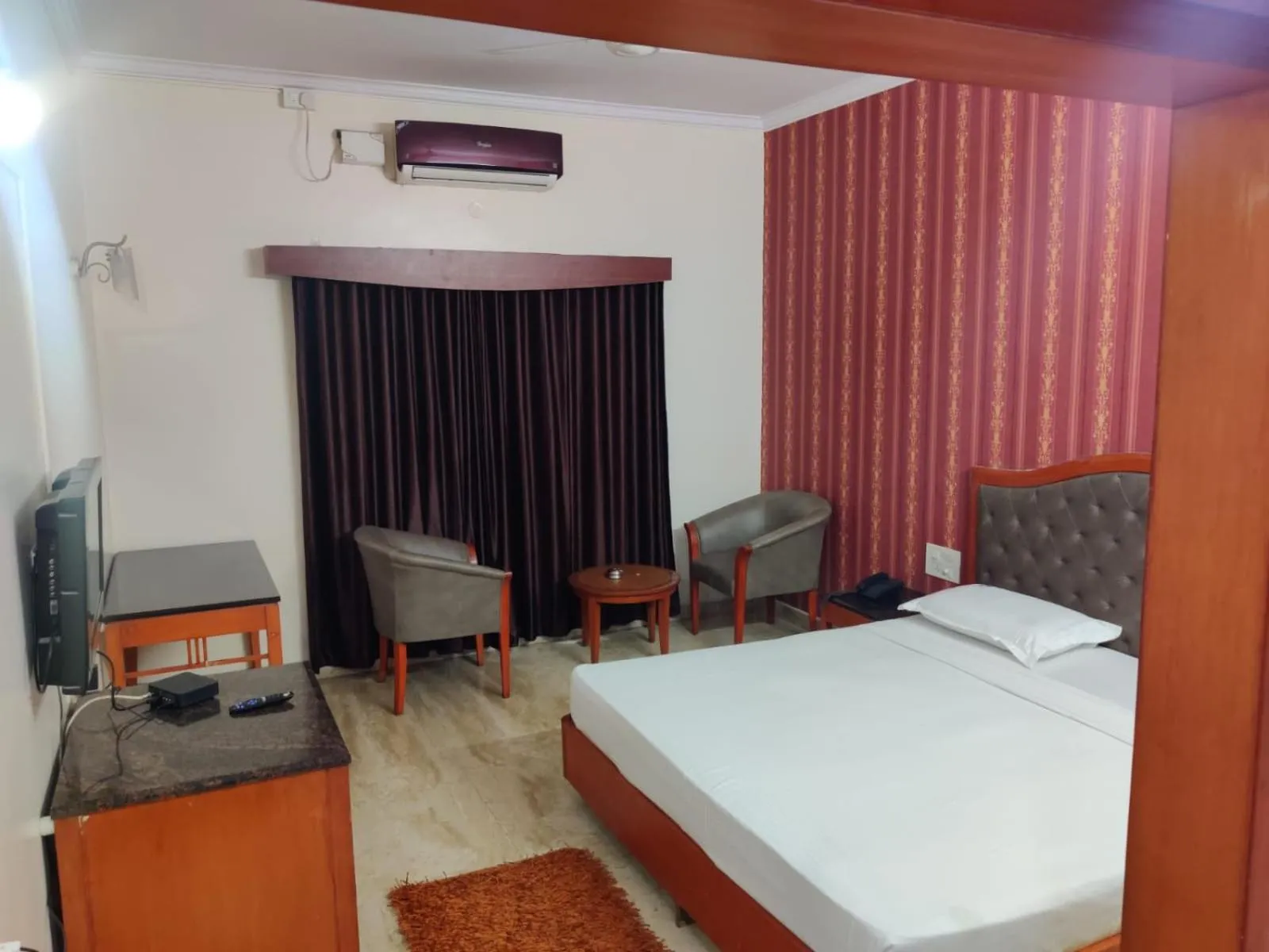 Photo of the whole room, Bed in Hotel Chetan International