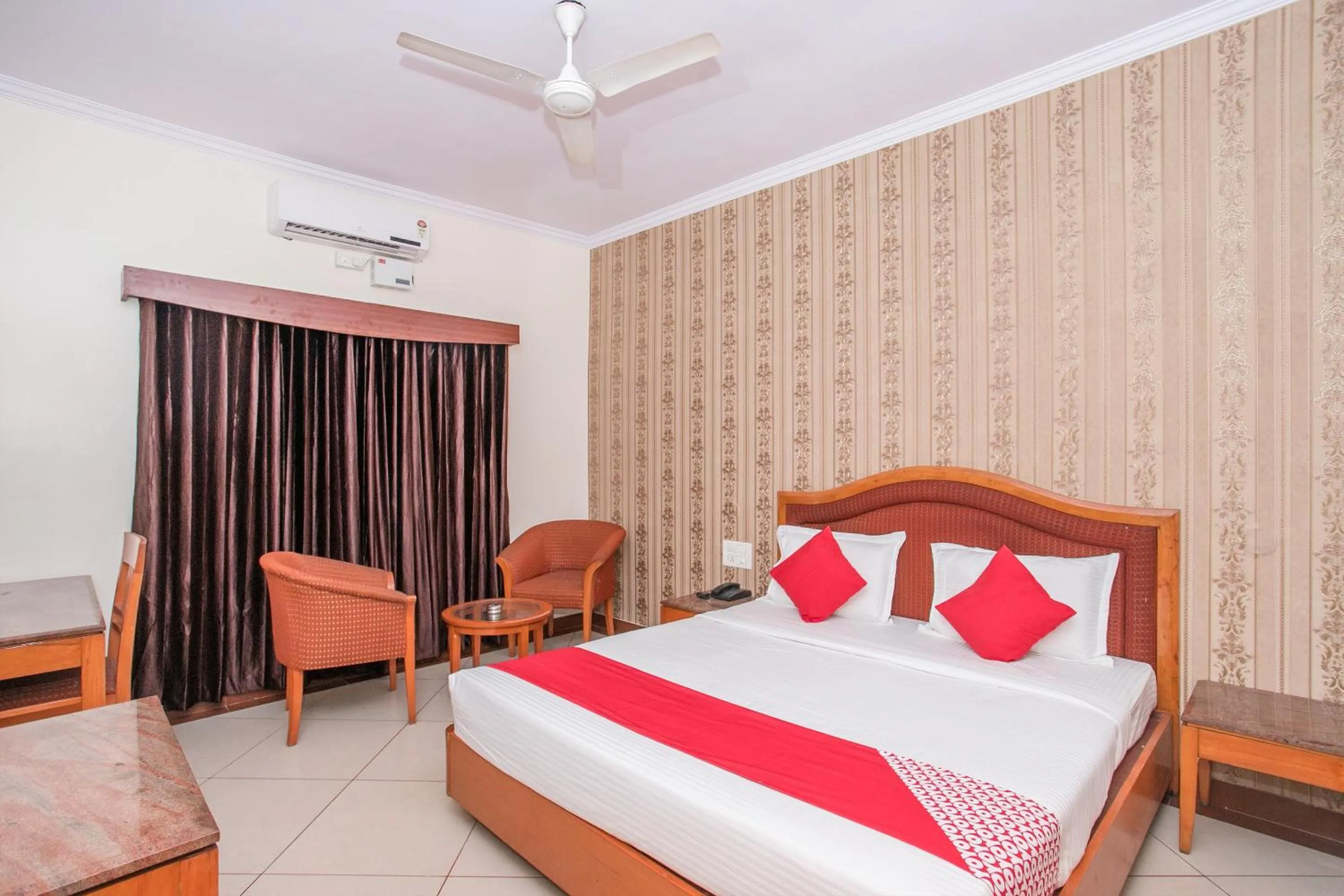 Bed in Hotel Chetan International