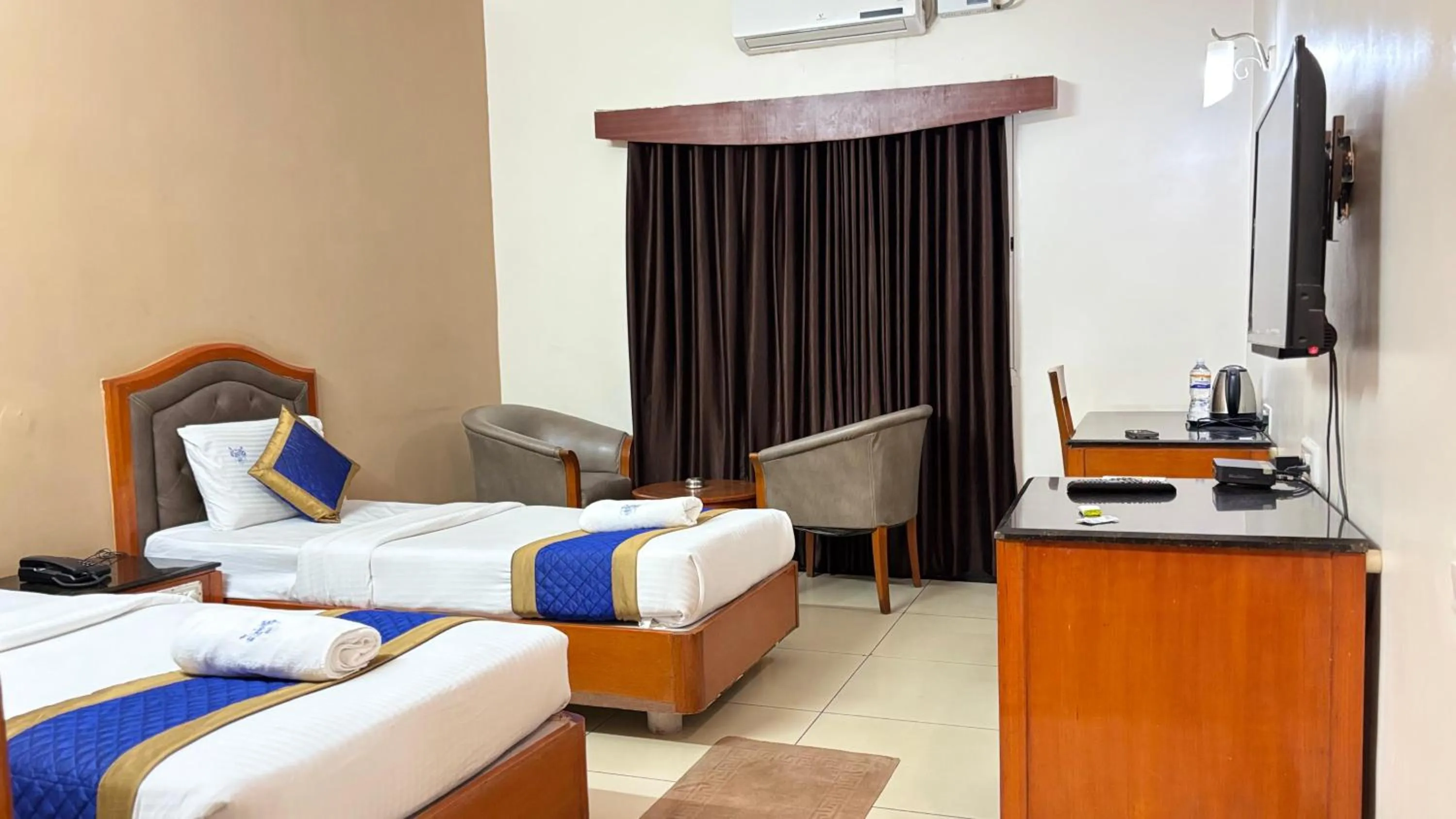 Bed in Hotel Chetan International