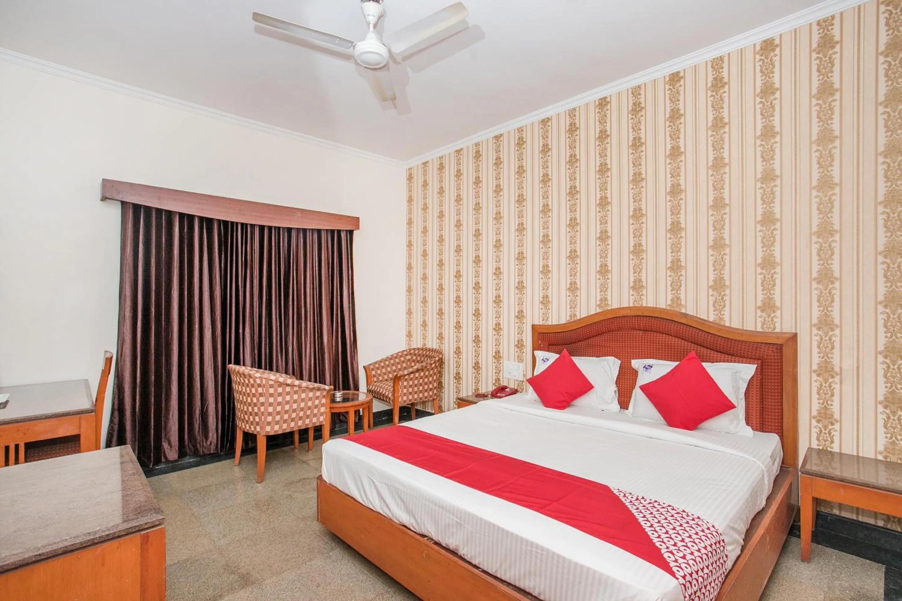 Bedroom, Bed in Hotel Chetan International