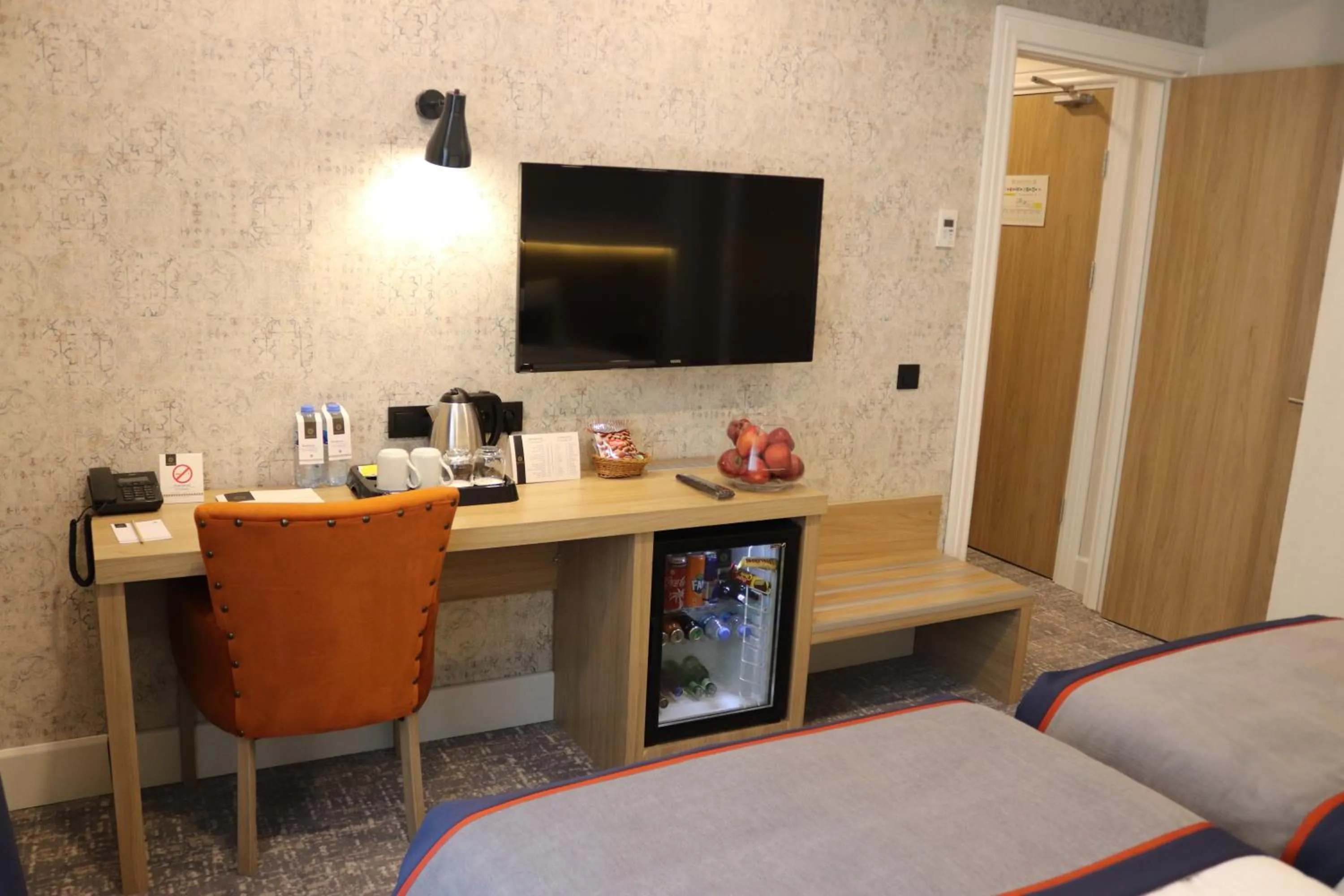 minibar, Bed in DES'OTEL