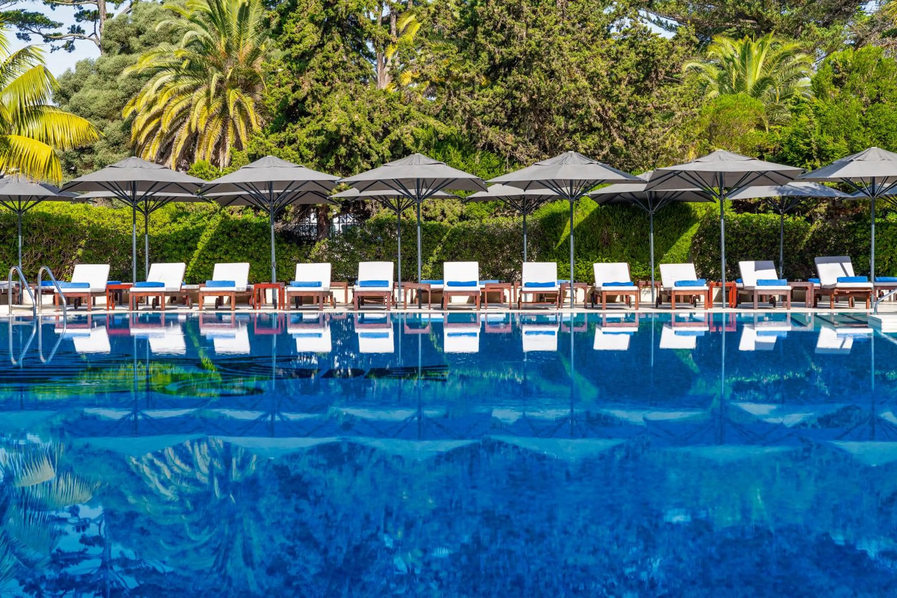 Swimming pool in Palácio Estoril Hotel, Golf & Wellness