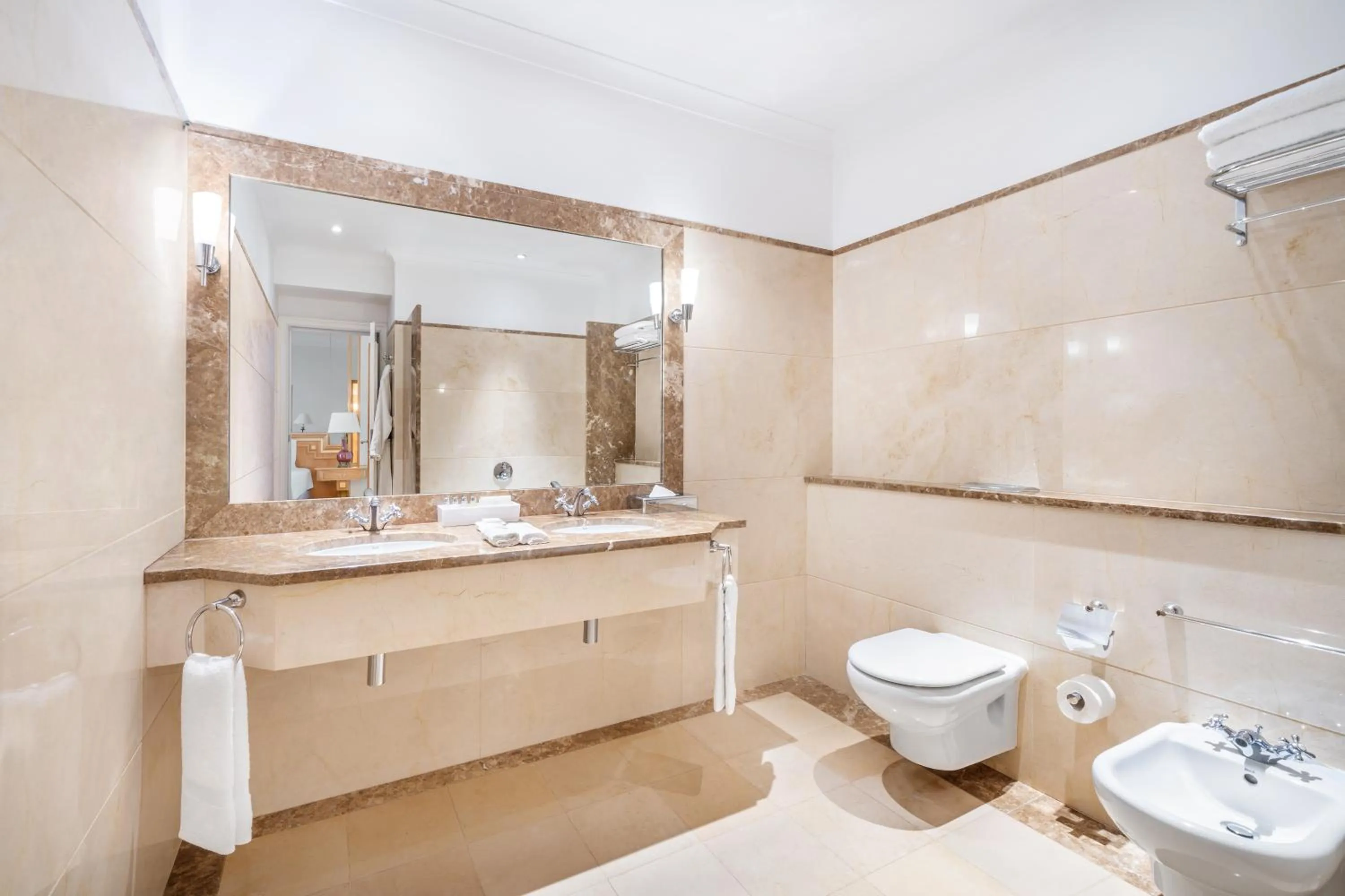 Bathroom in Palácio Estoril Hotel, Golf & Wellness