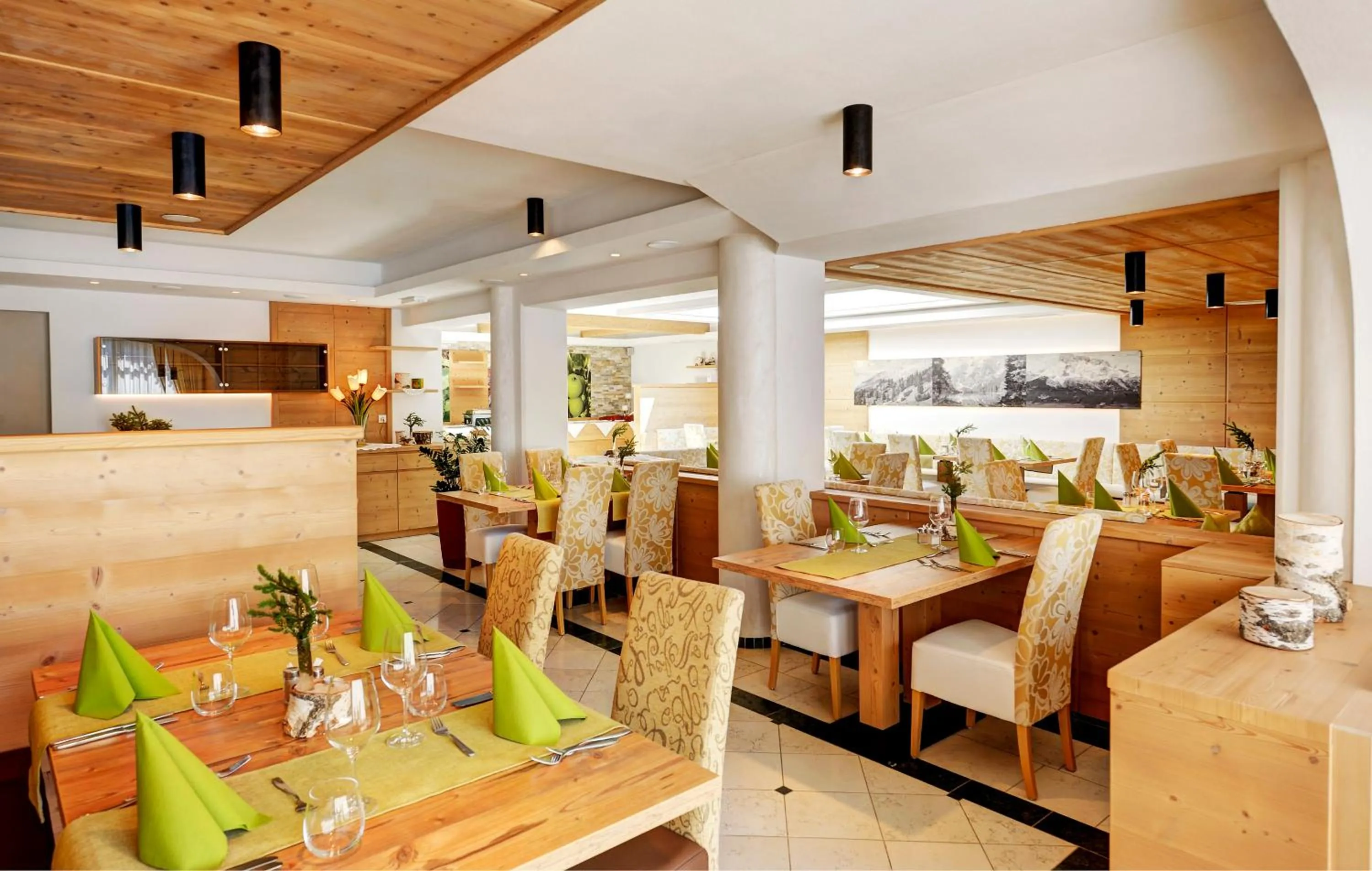 Restaurant/places to eat in Hotel Erika