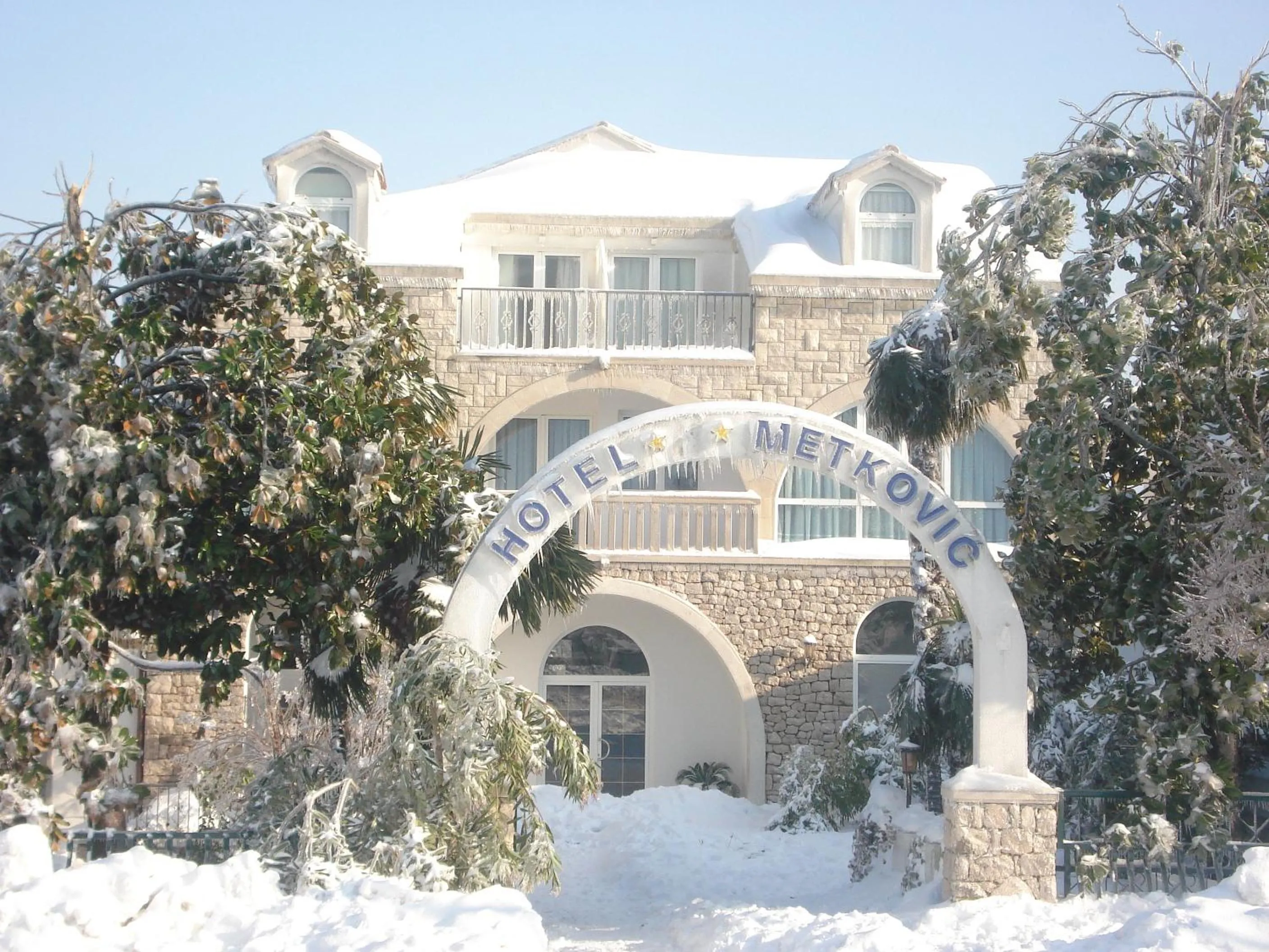 Facade/entrance in Hotel Metković