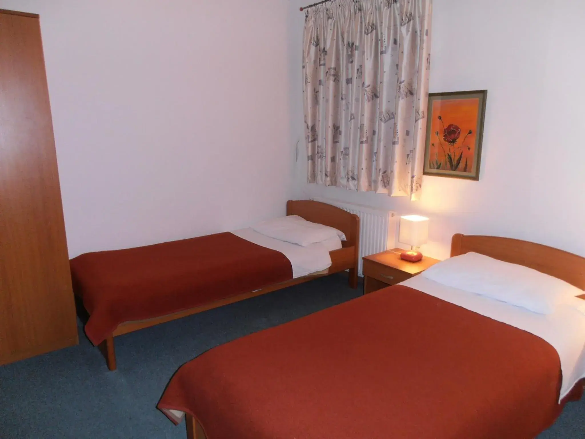 Triple Room in Hotel Metković Triple Room in Hotel Metković