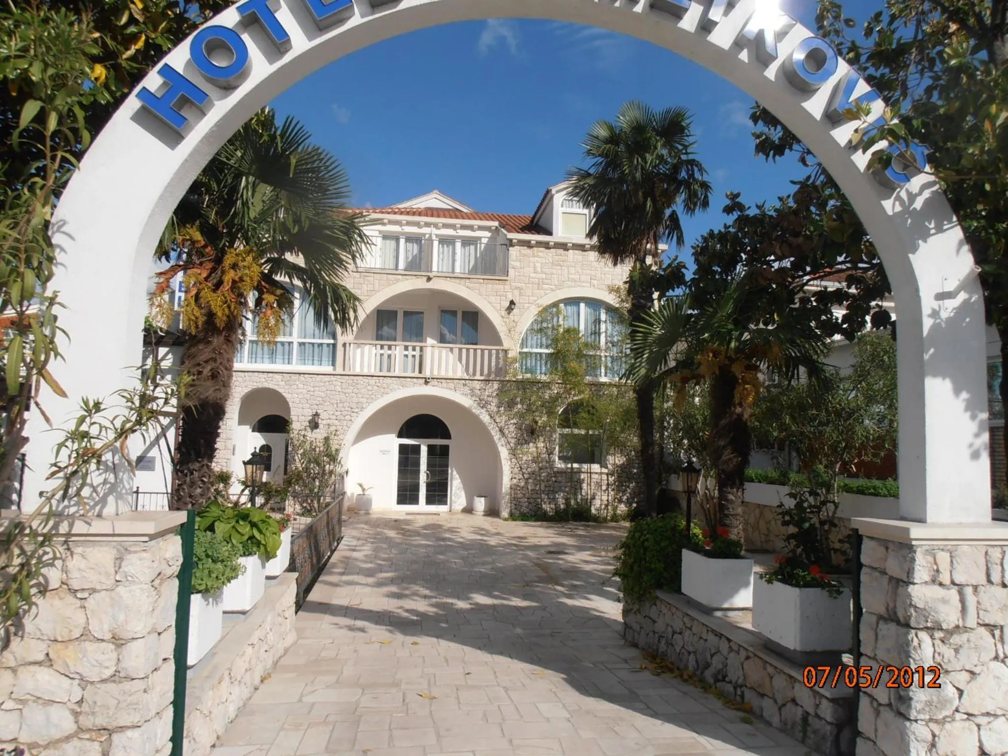 Facade/entrance in Hotel Metković