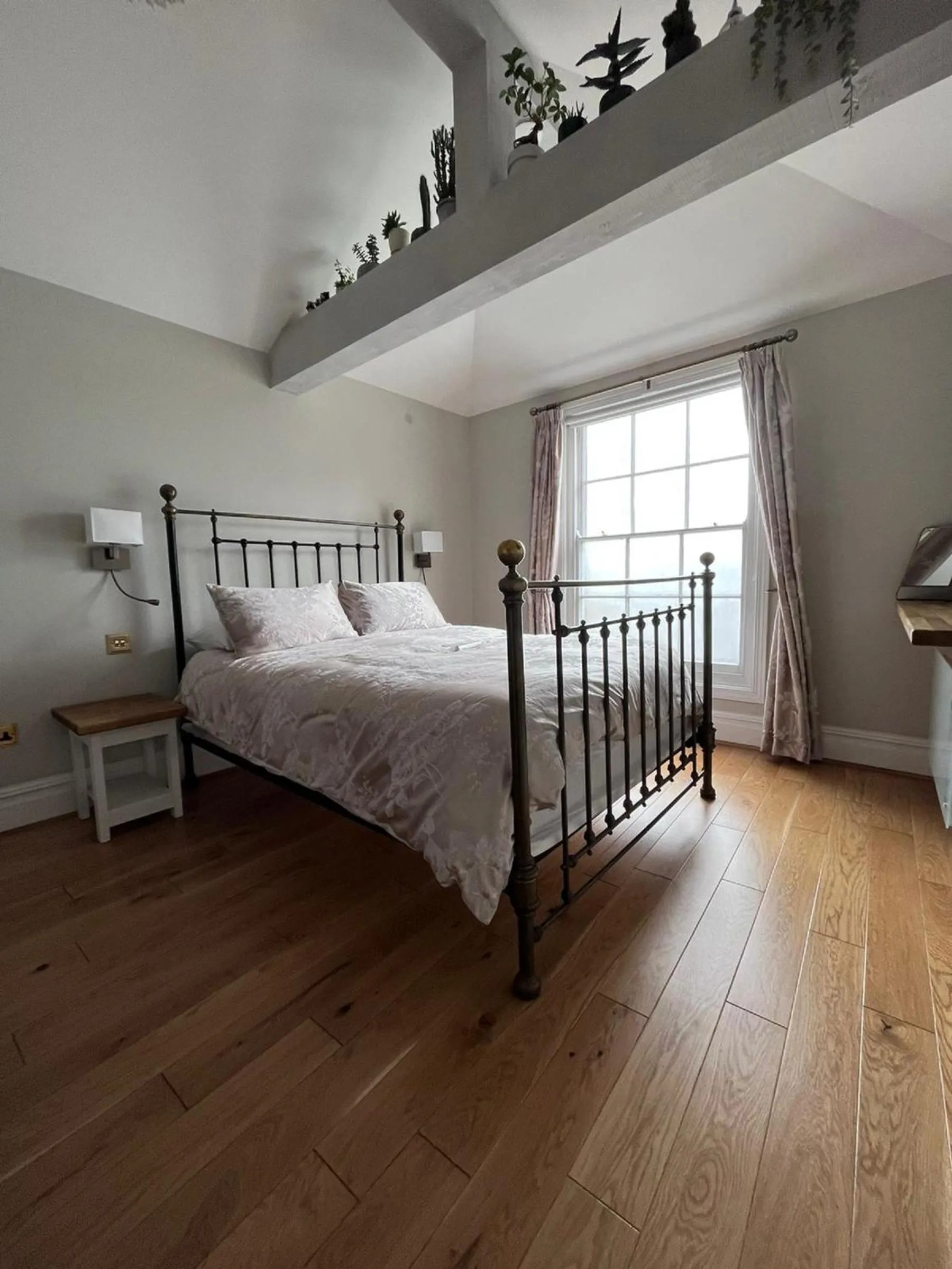 Photo of the whole room, Bed in The Beetroot