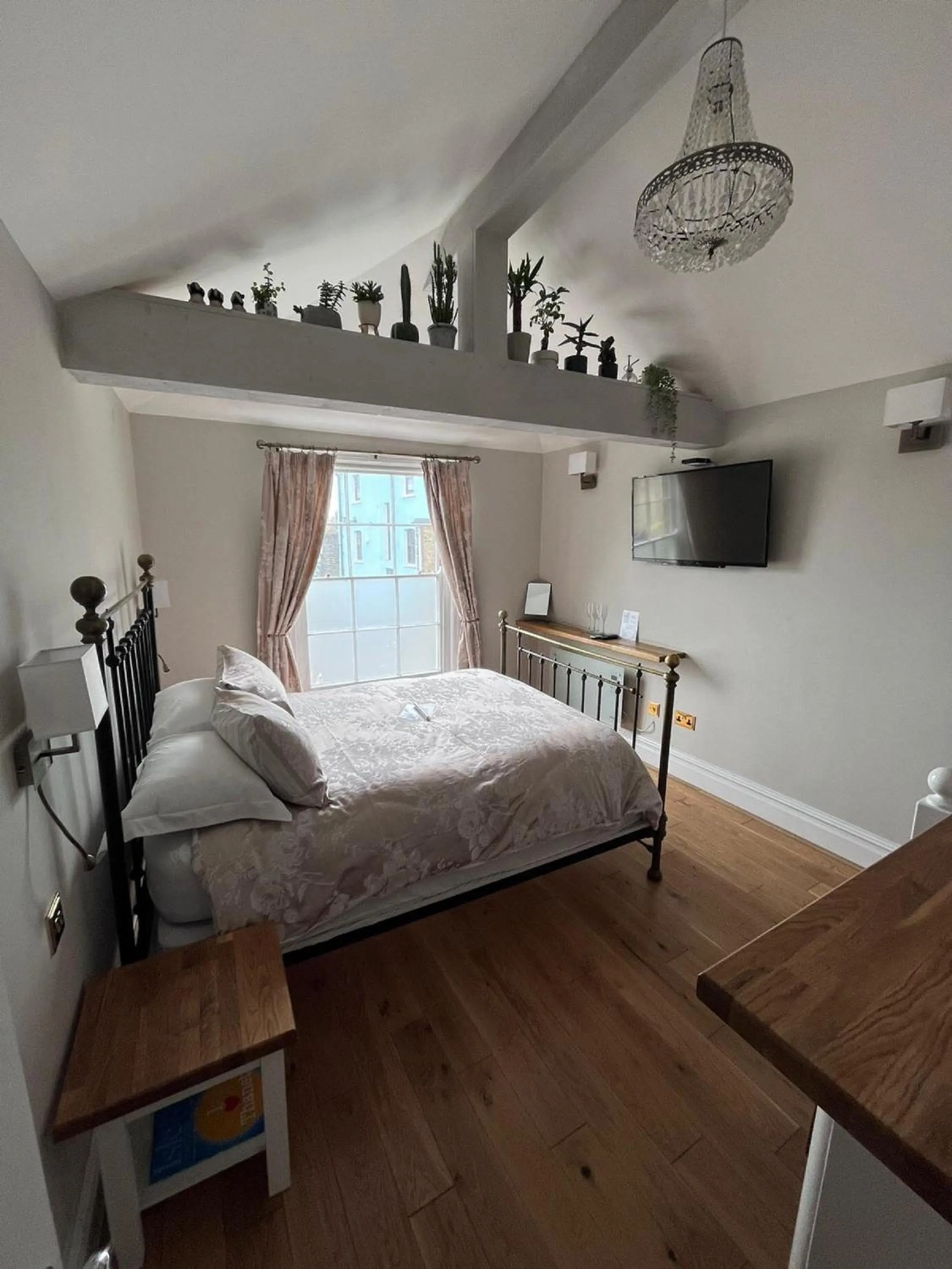 Photo of the whole room, Bed in The Beetroot