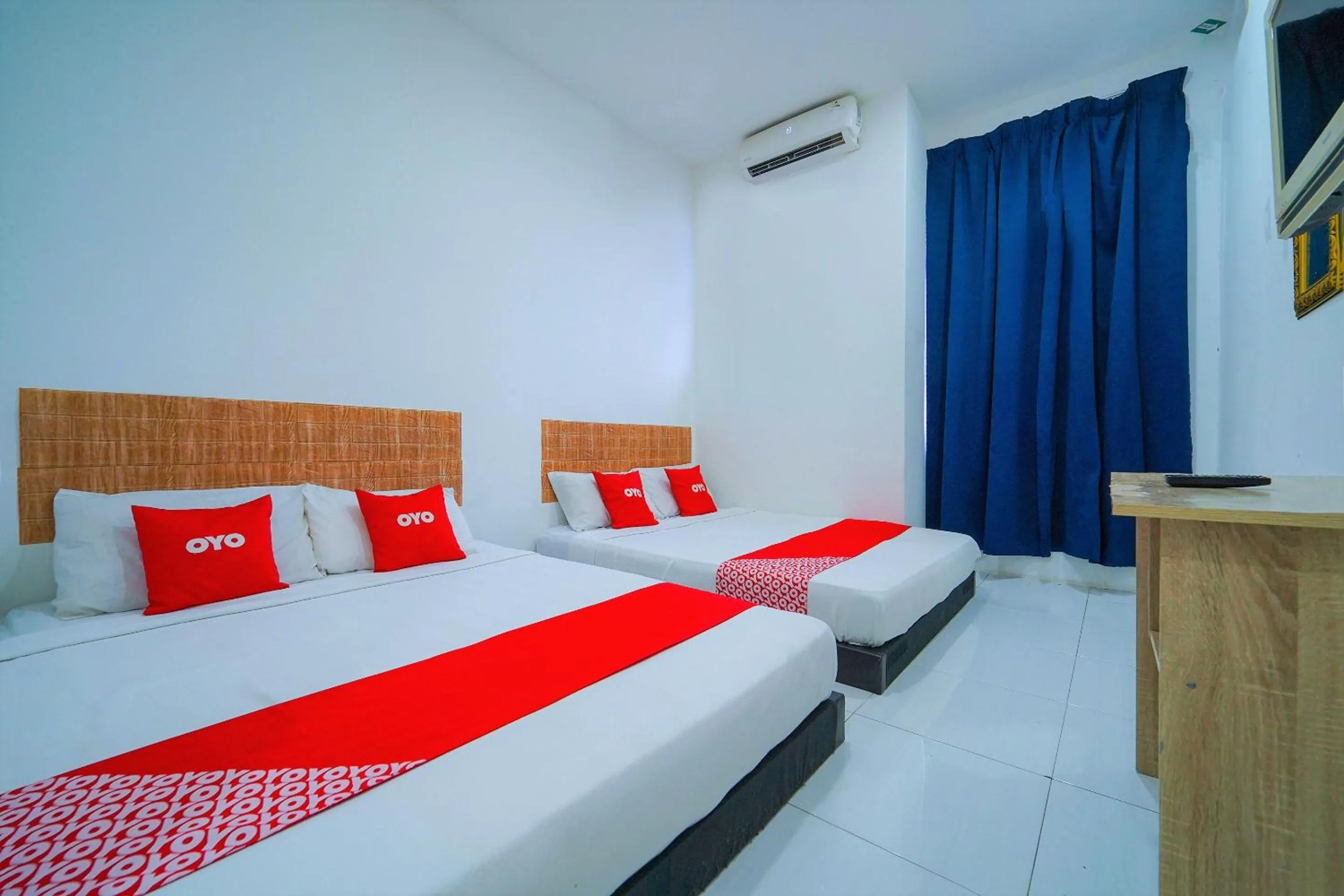 Bedroom, Bed in OYO 89820 Sp Berlian Inn