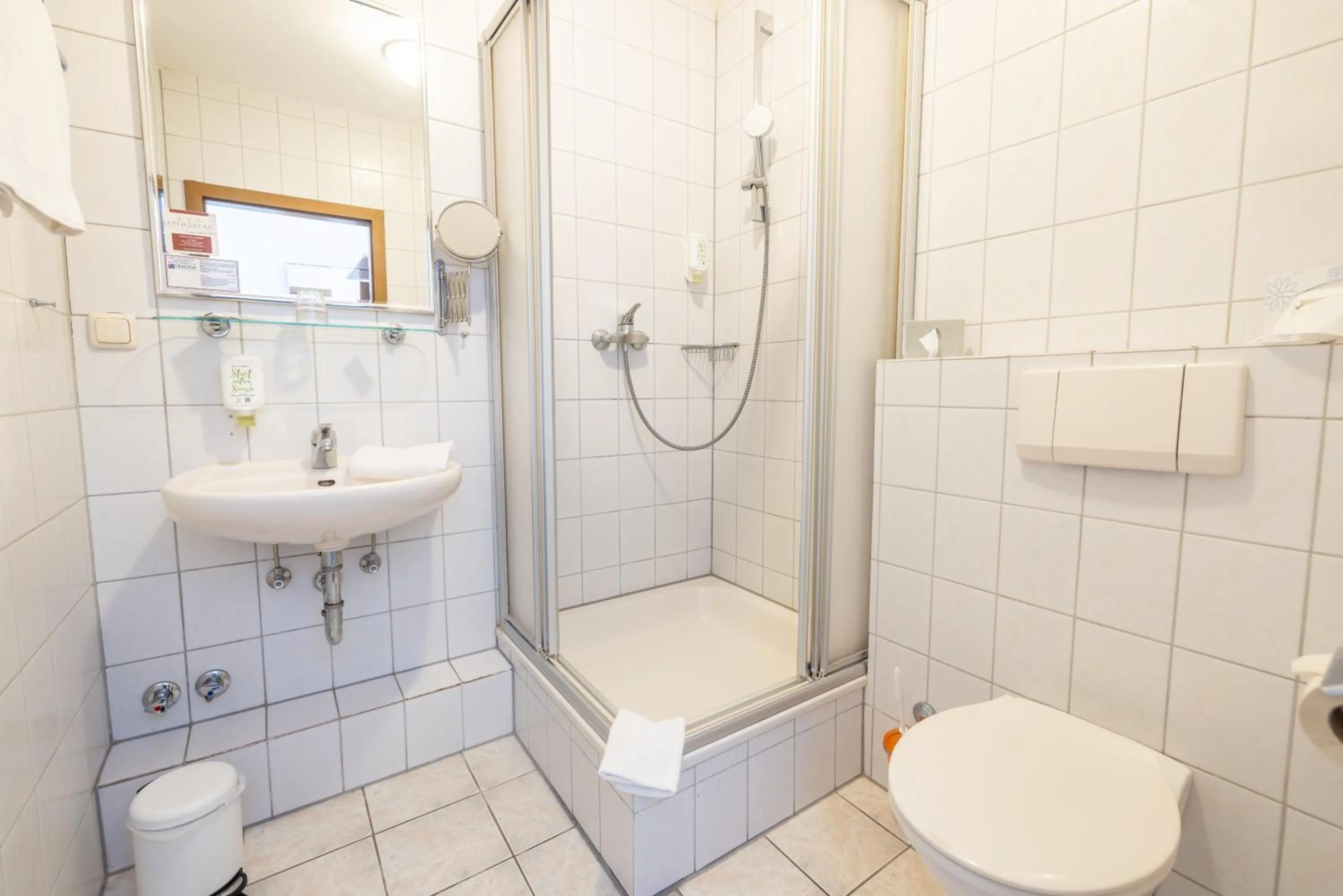 Shower in Hotel Lüttje Burg