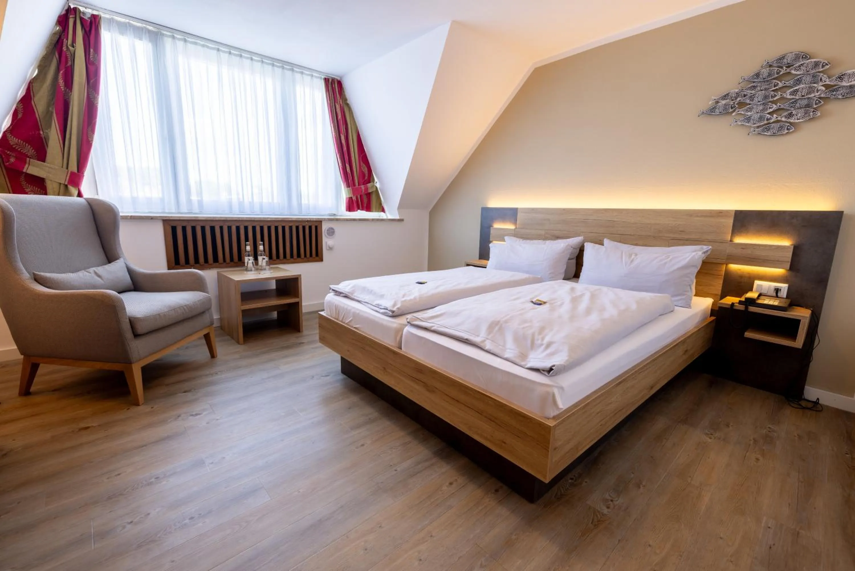 Photo of the whole room, Bed in Hotel Lüttje Burg