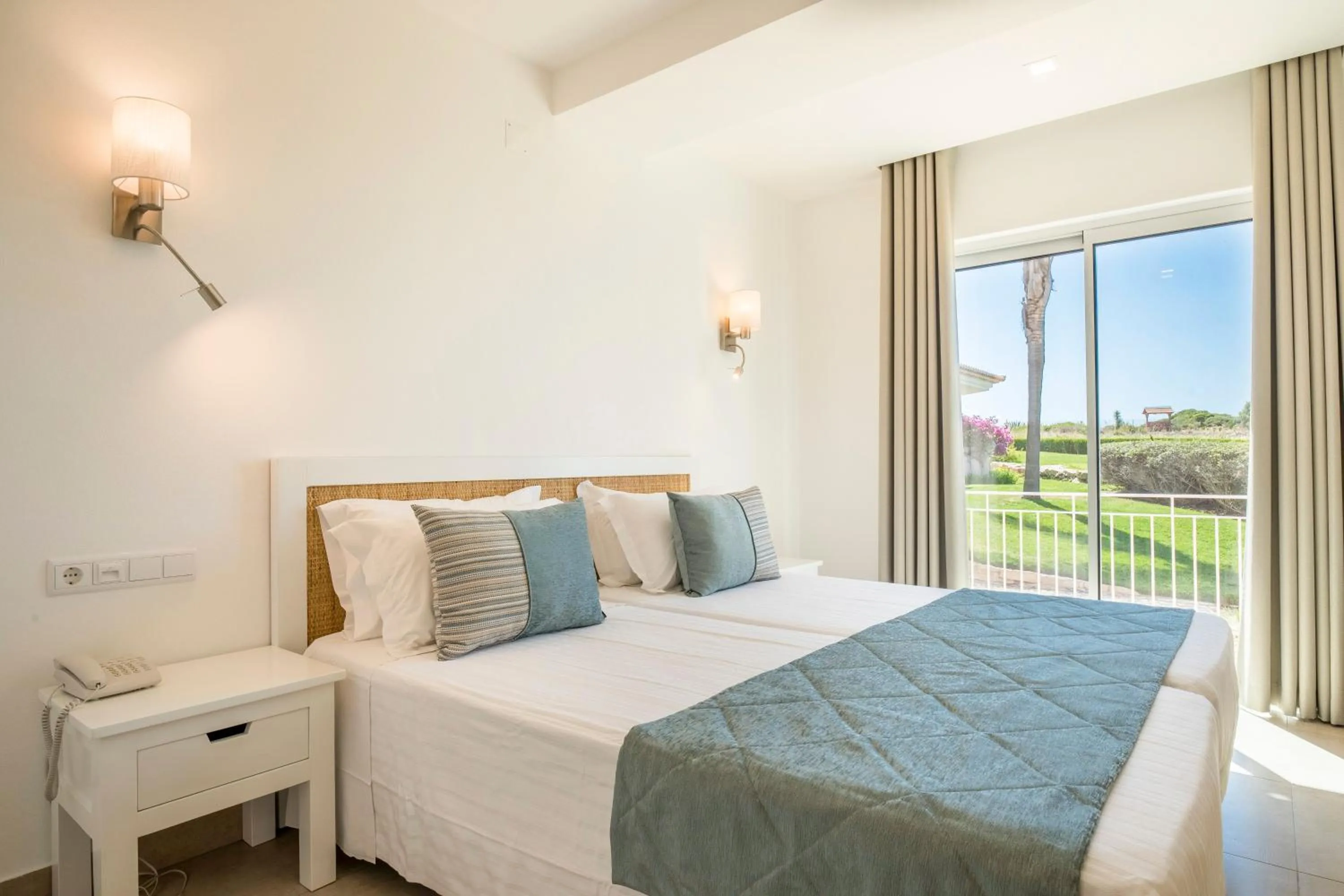 Bed in Clube Porto Mos - Sunplace Hotels & Beach Resort