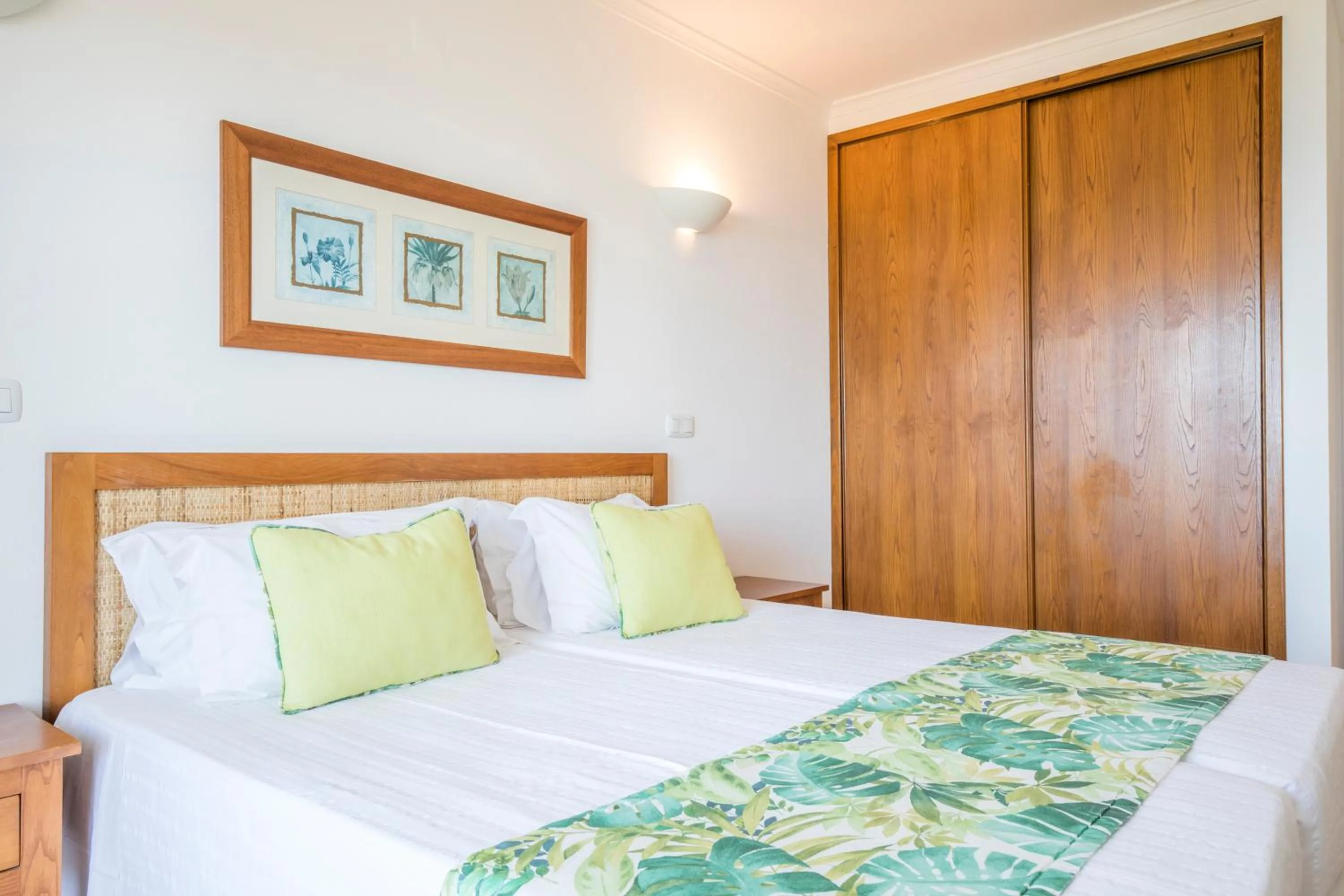 Bed in Clube Porto Mos - Sunplace Hotels & Beach Resort