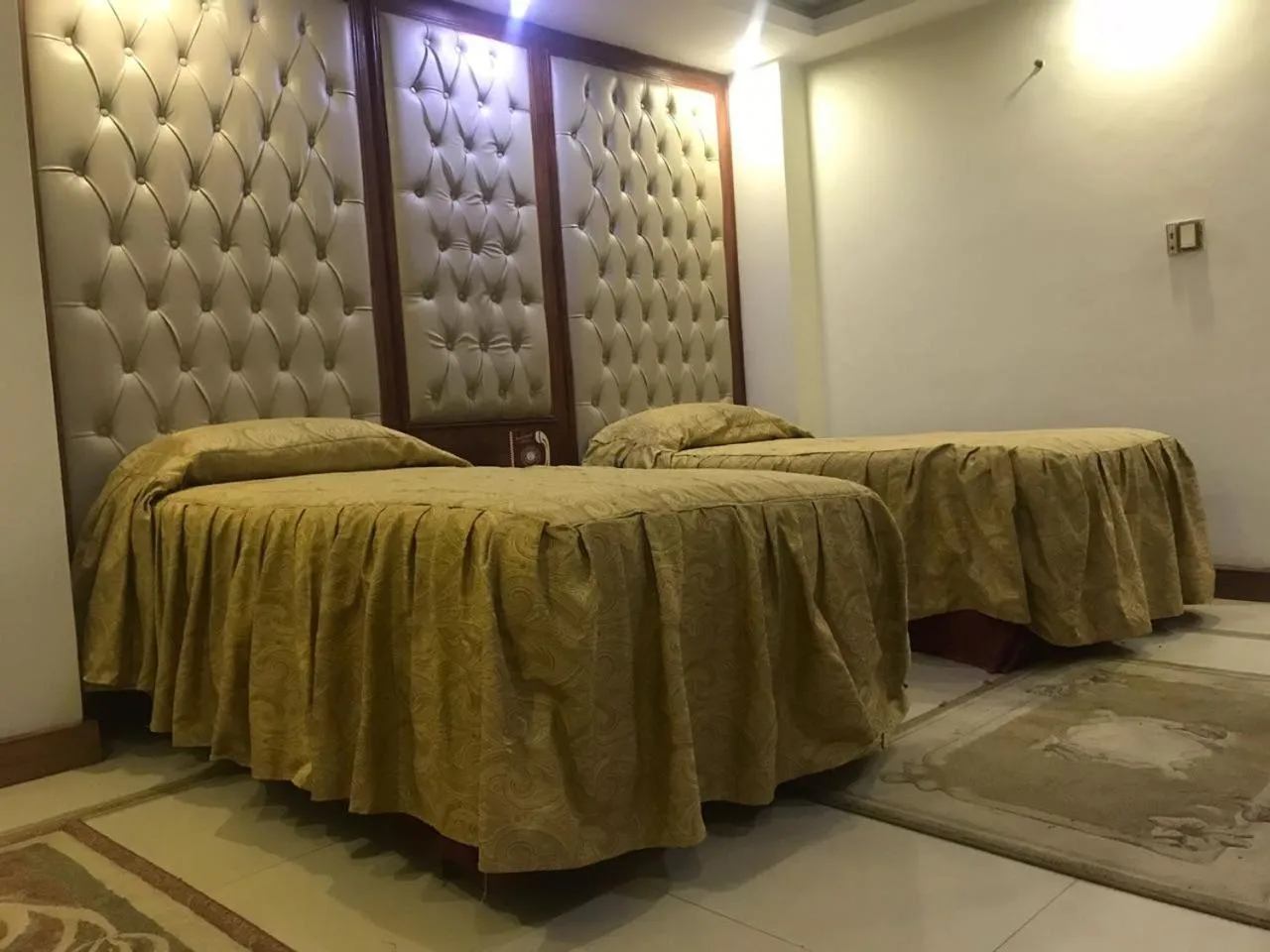 Bed in Hotel Shalimar Rawalpindi