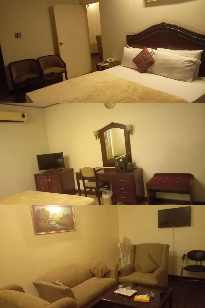 Bed in Hotel Shalimar Rawalpindi