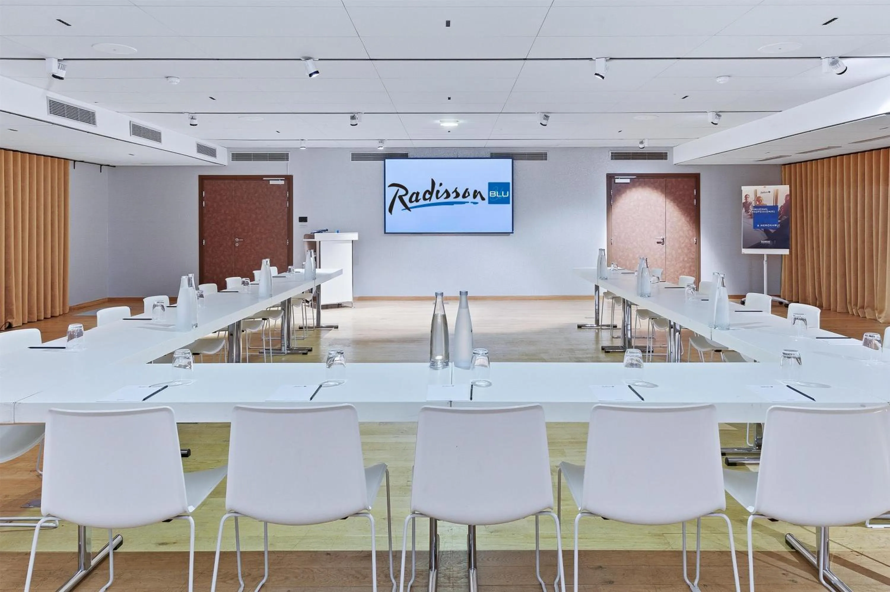 Meeting/conference room in Radisson Blu Hotel Bordeaux