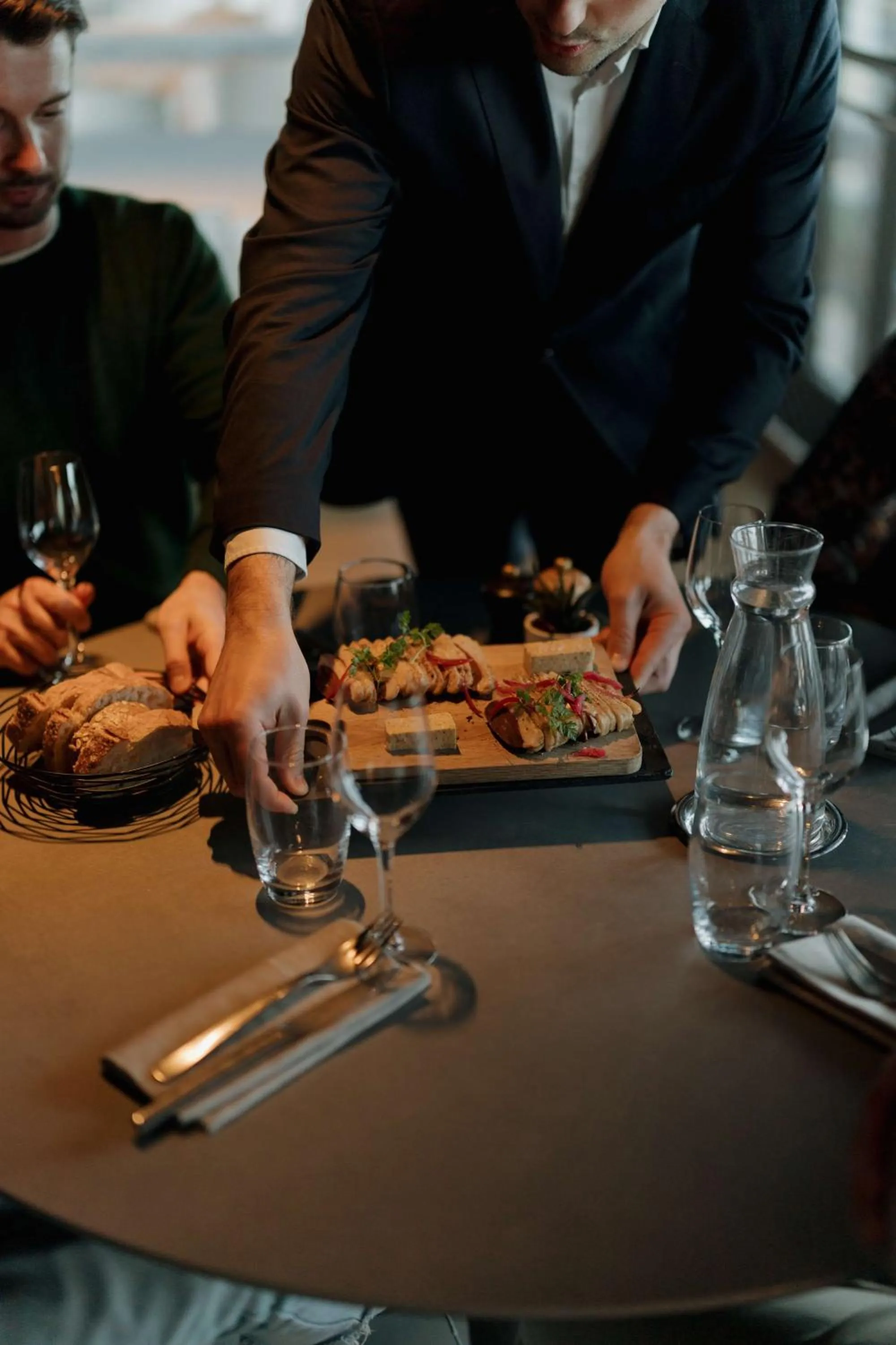 Restaurant/places to eat in Radisson Blu Hotel Bordeaux