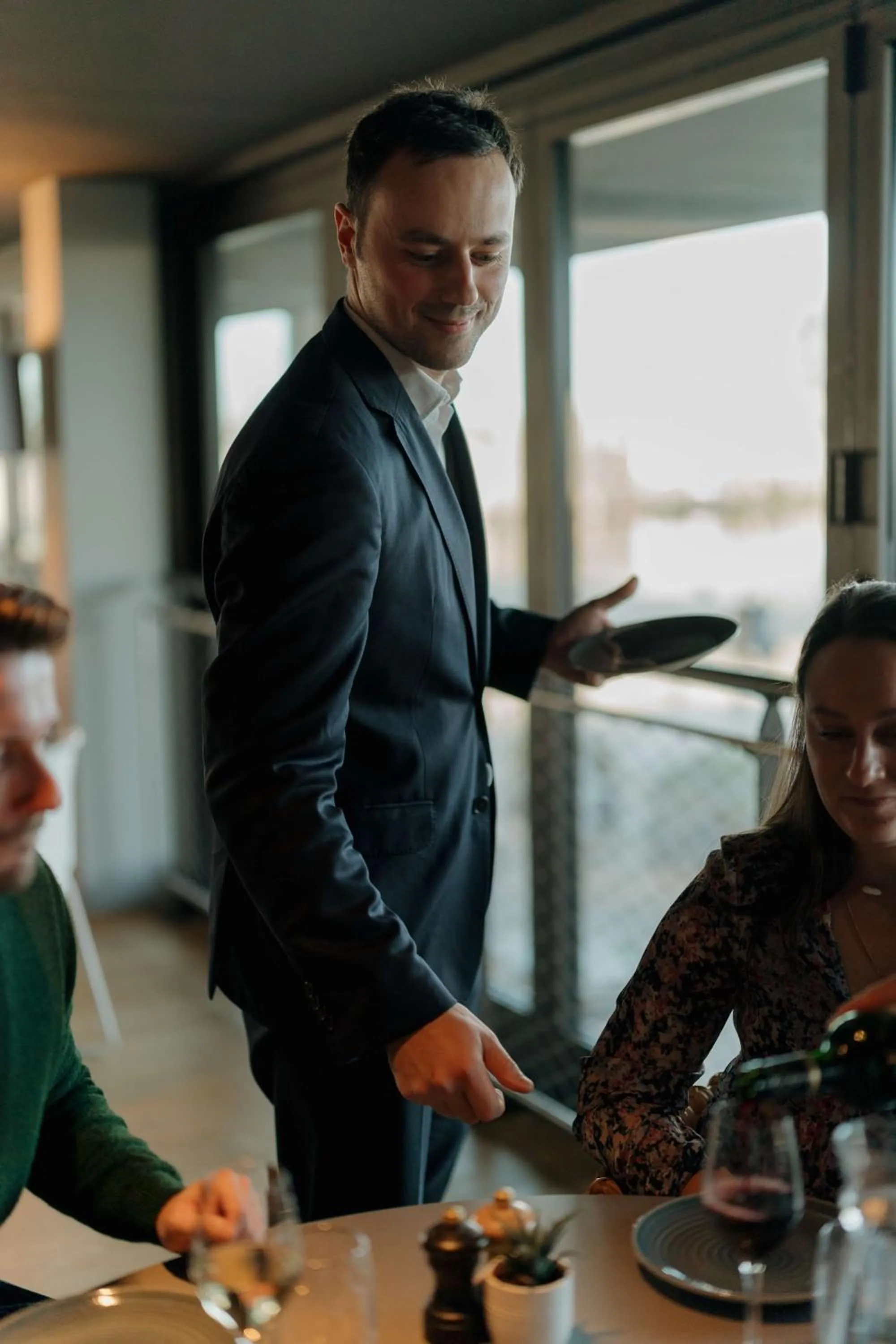 Restaurant/places to eat in Radisson Blu Hotel Bordeaux