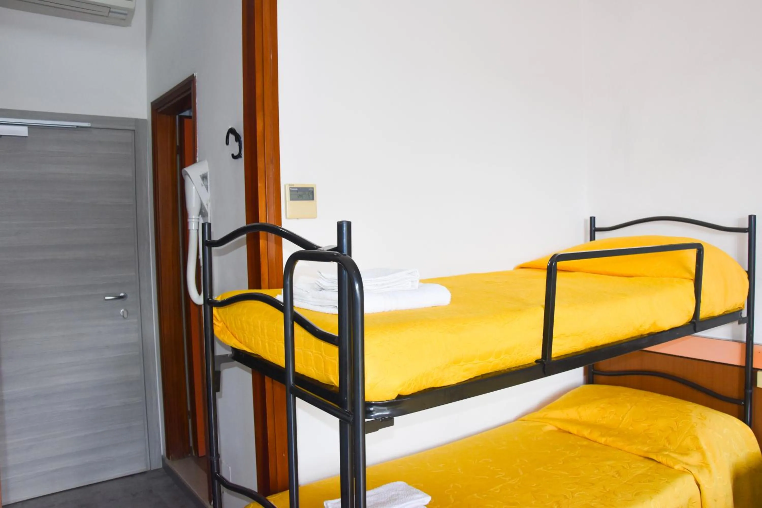 Photo of the whole room in Hotel Suprem sul Mare