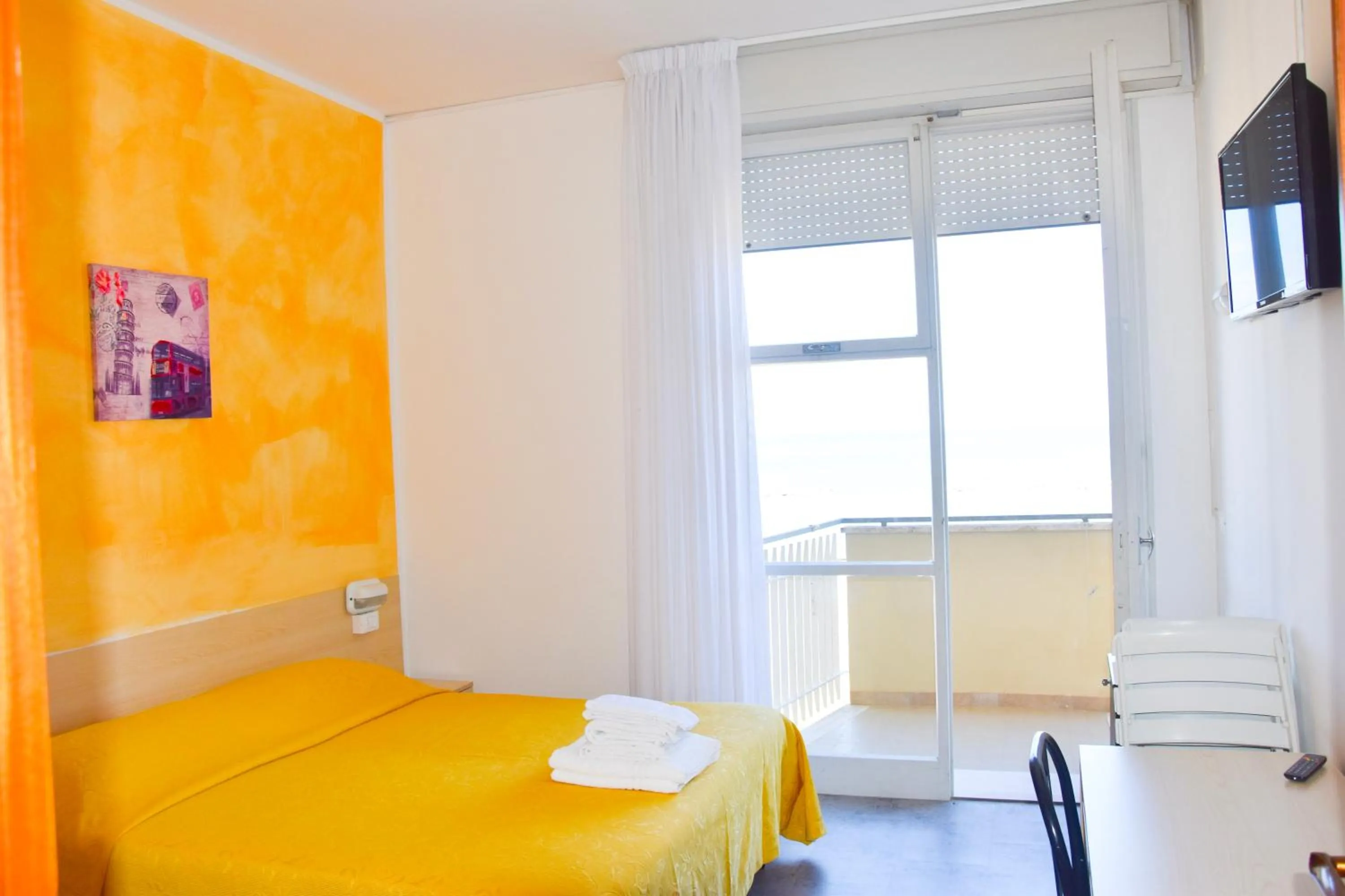 Photo of the whole room in Hotel Suprem sul Mare