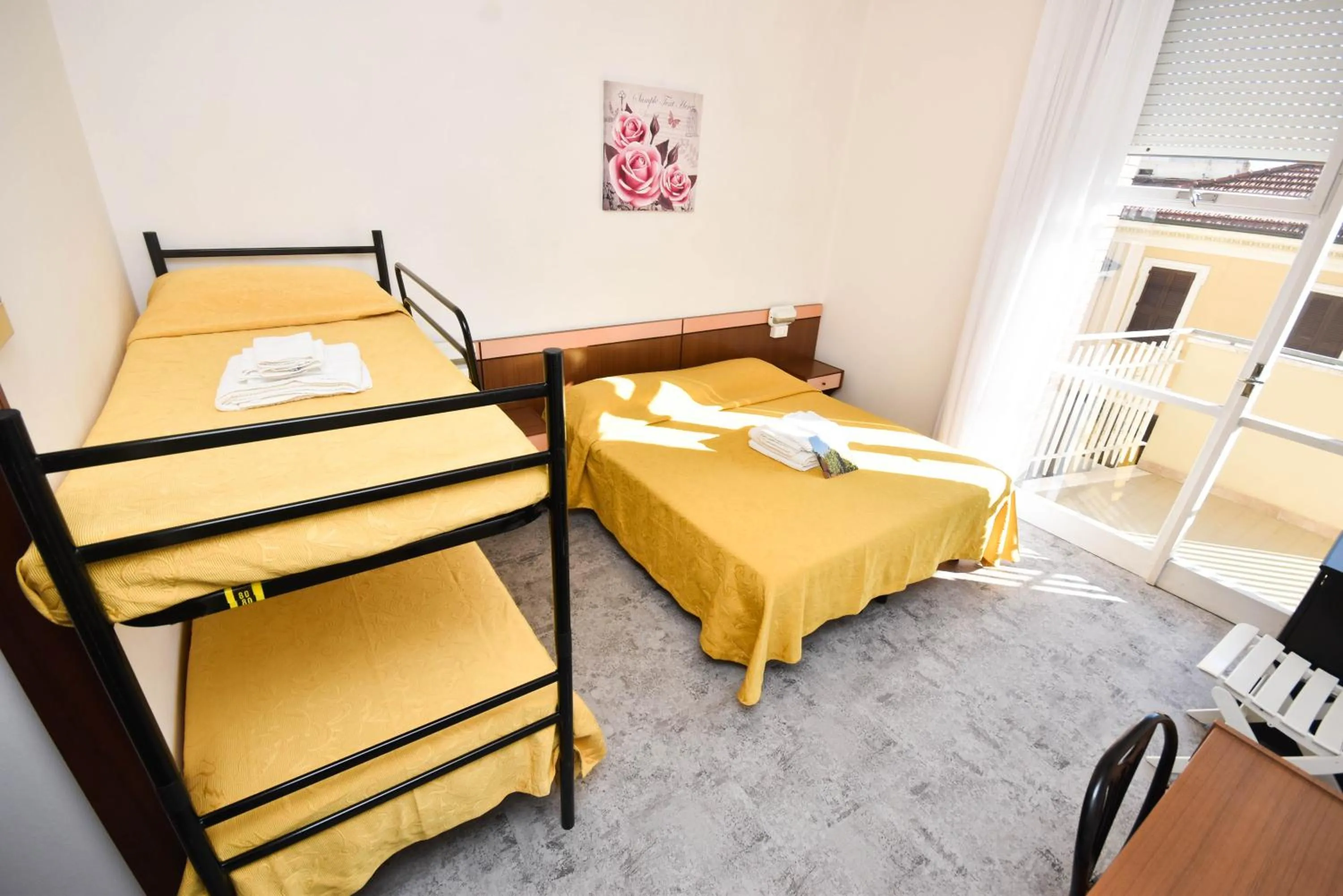 Photo of the whole room in Hotel Suprem sul Mare