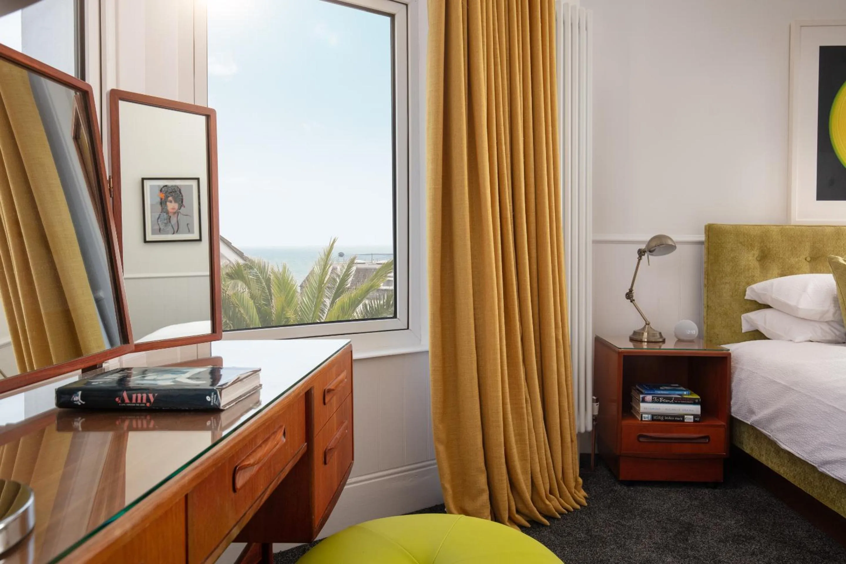 Bedroom, Bed in Chelsea House Holiday Apartments