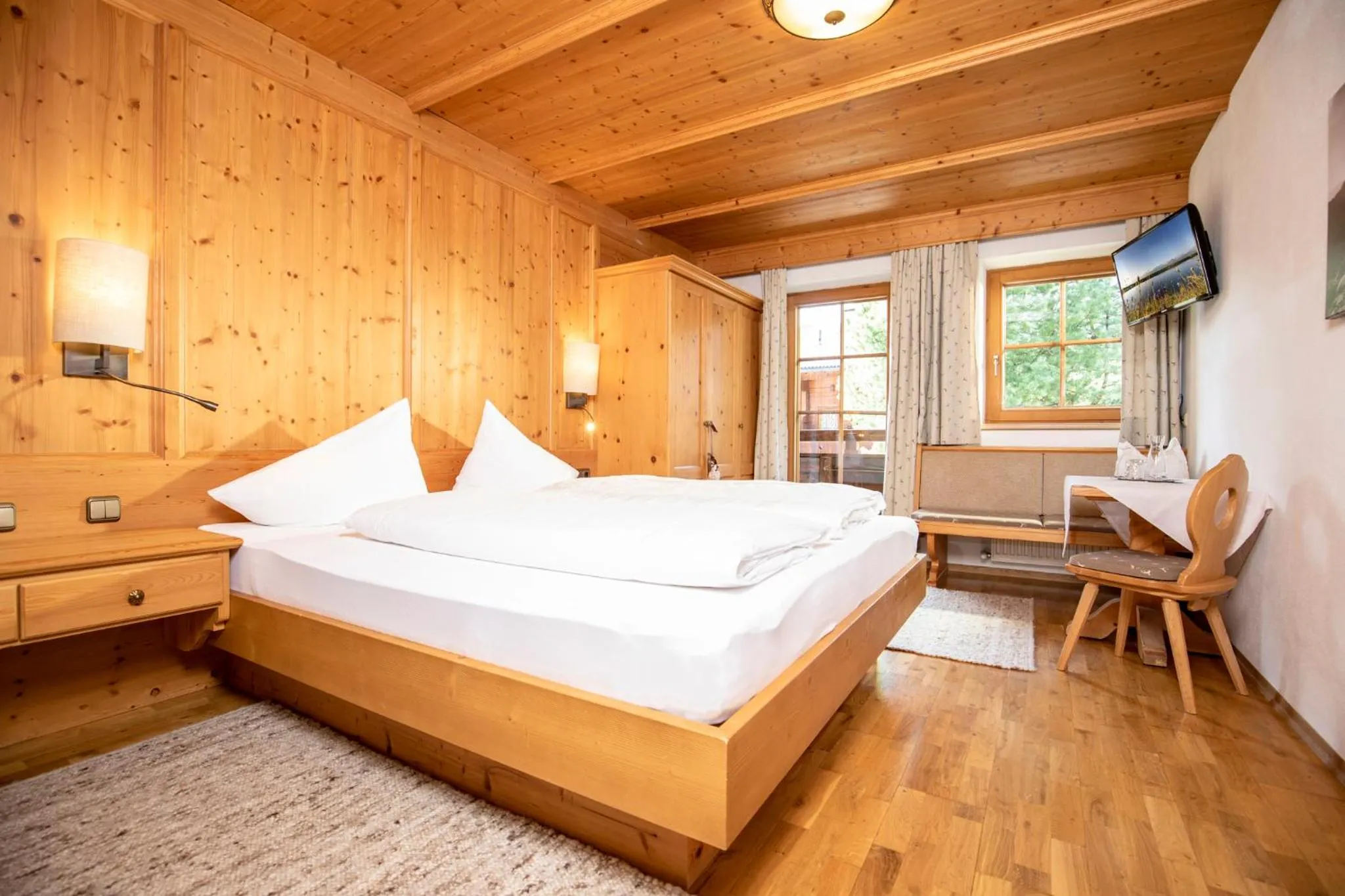 Photo of the whole room, Bed in Gästehaus Gratlspitz