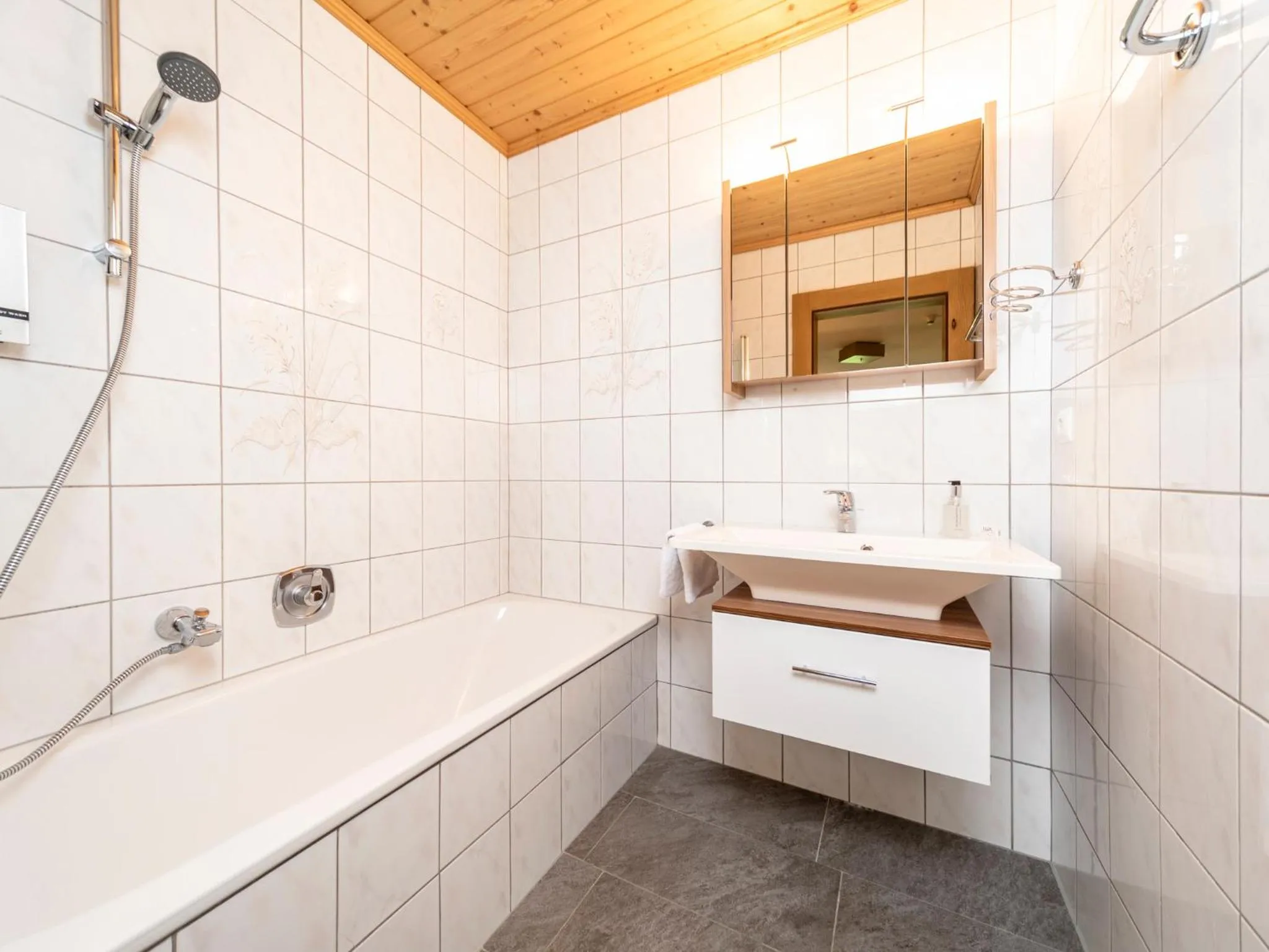 Bathroom in Gästehaus Gratlspitz