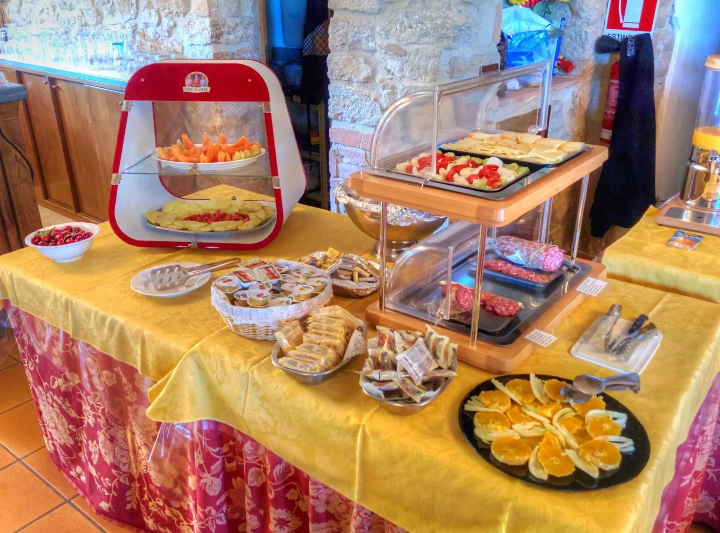 Buffet breakfast in Hotel Residence Villa Rioddi