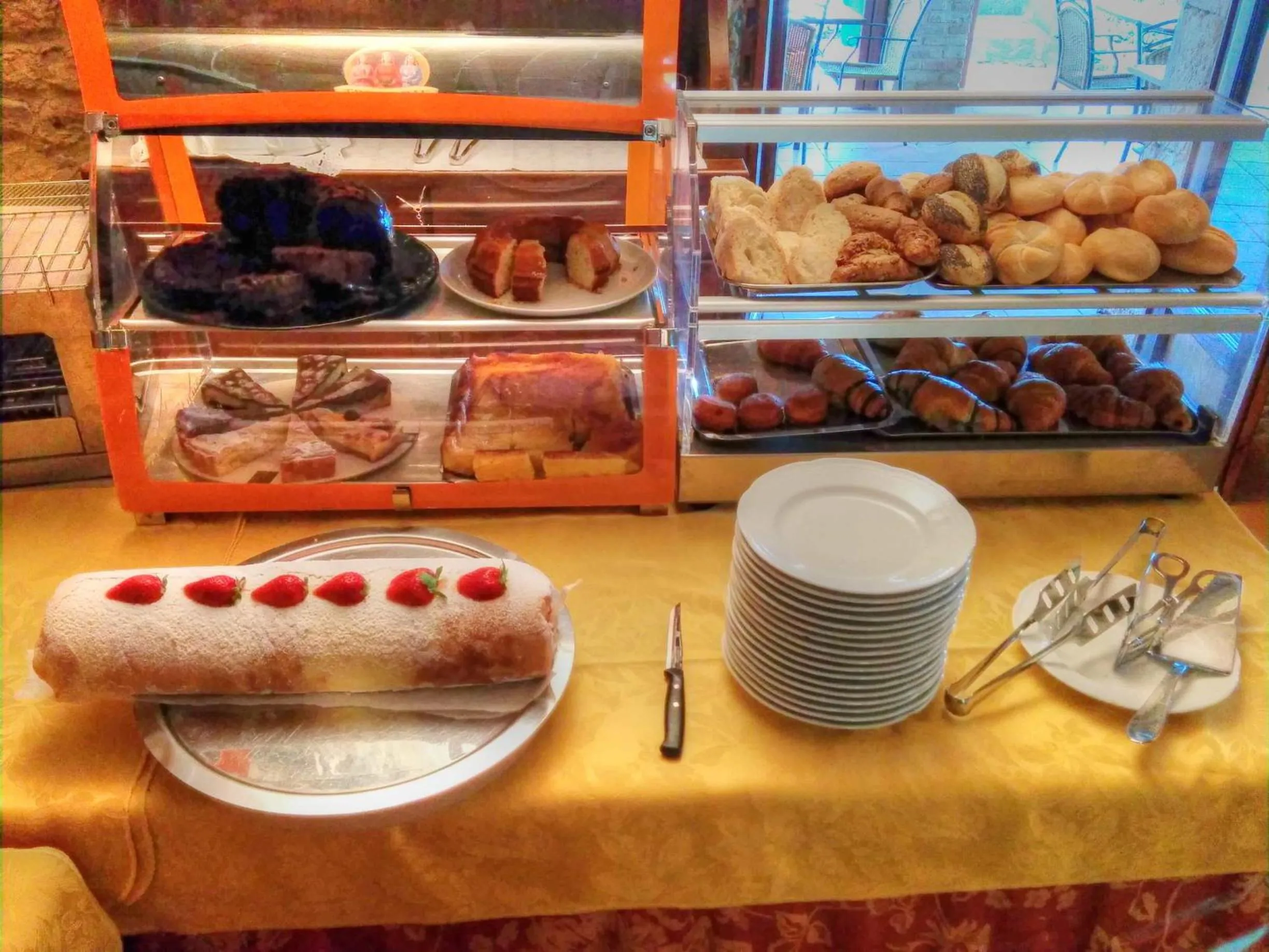 Buffet breakfast in Hotel Residence Villa Rioddi