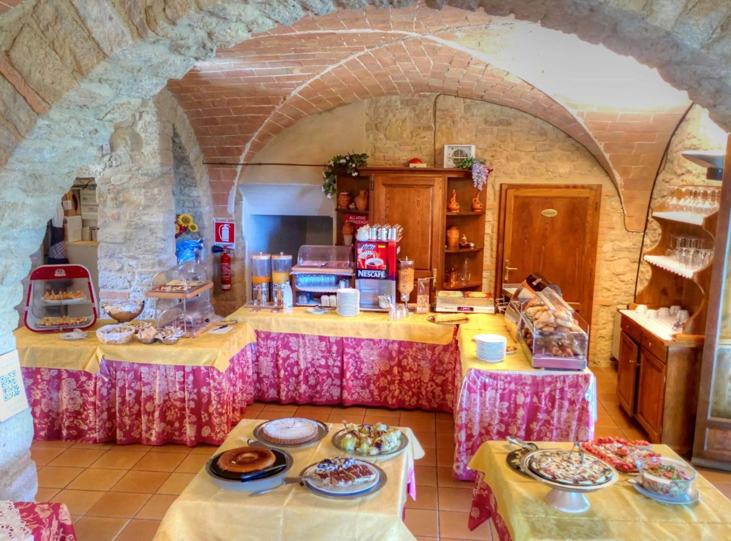 Buffet breakfast in Hotel Residence Villa Rioddi
